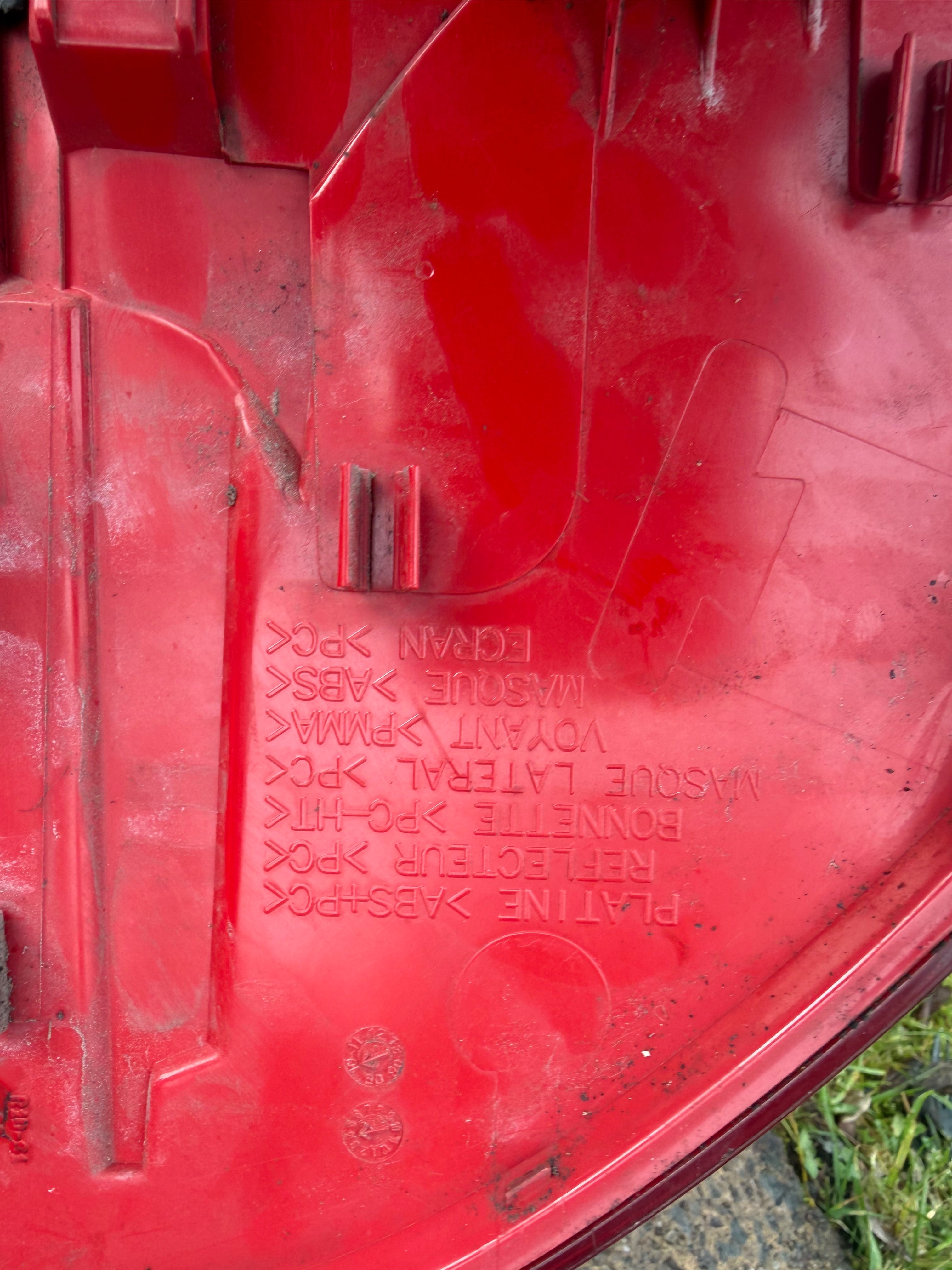 Peugeot 3008 2010 rear lights