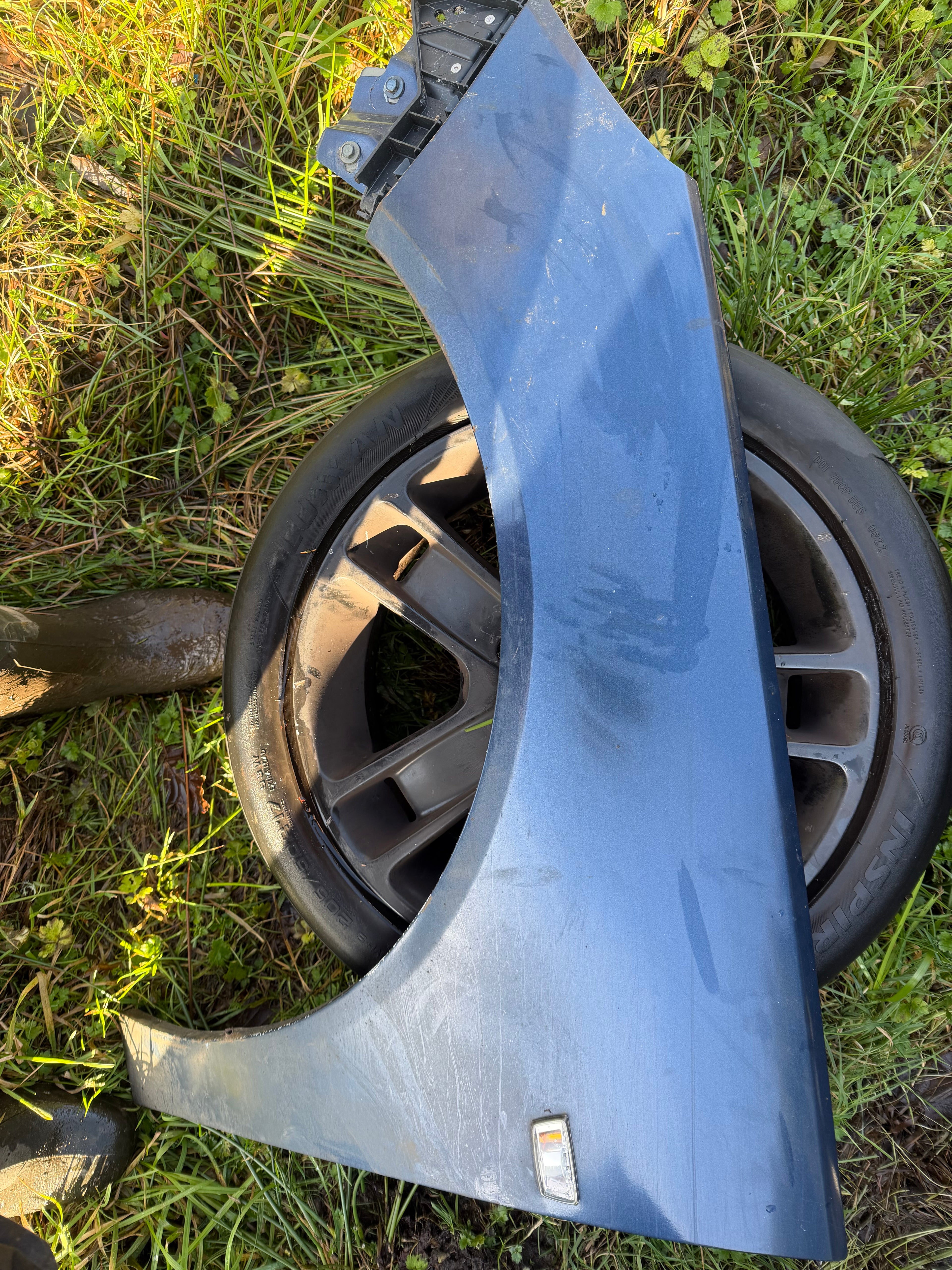 Insignia 2012 passenger wing