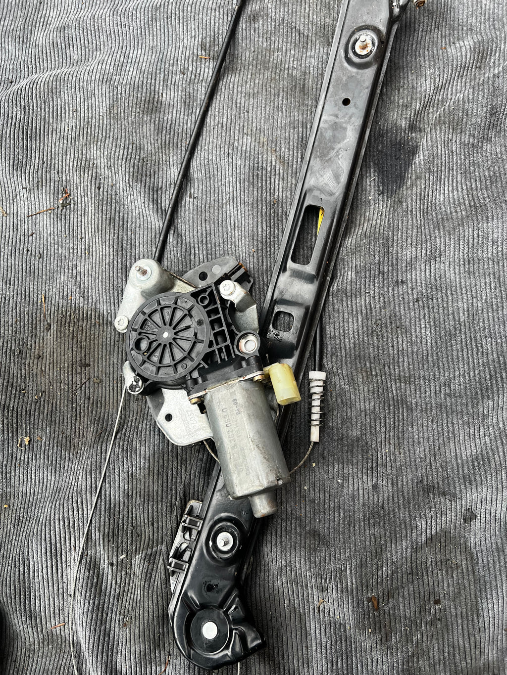 E46 bmw passenger front window regulator and motor