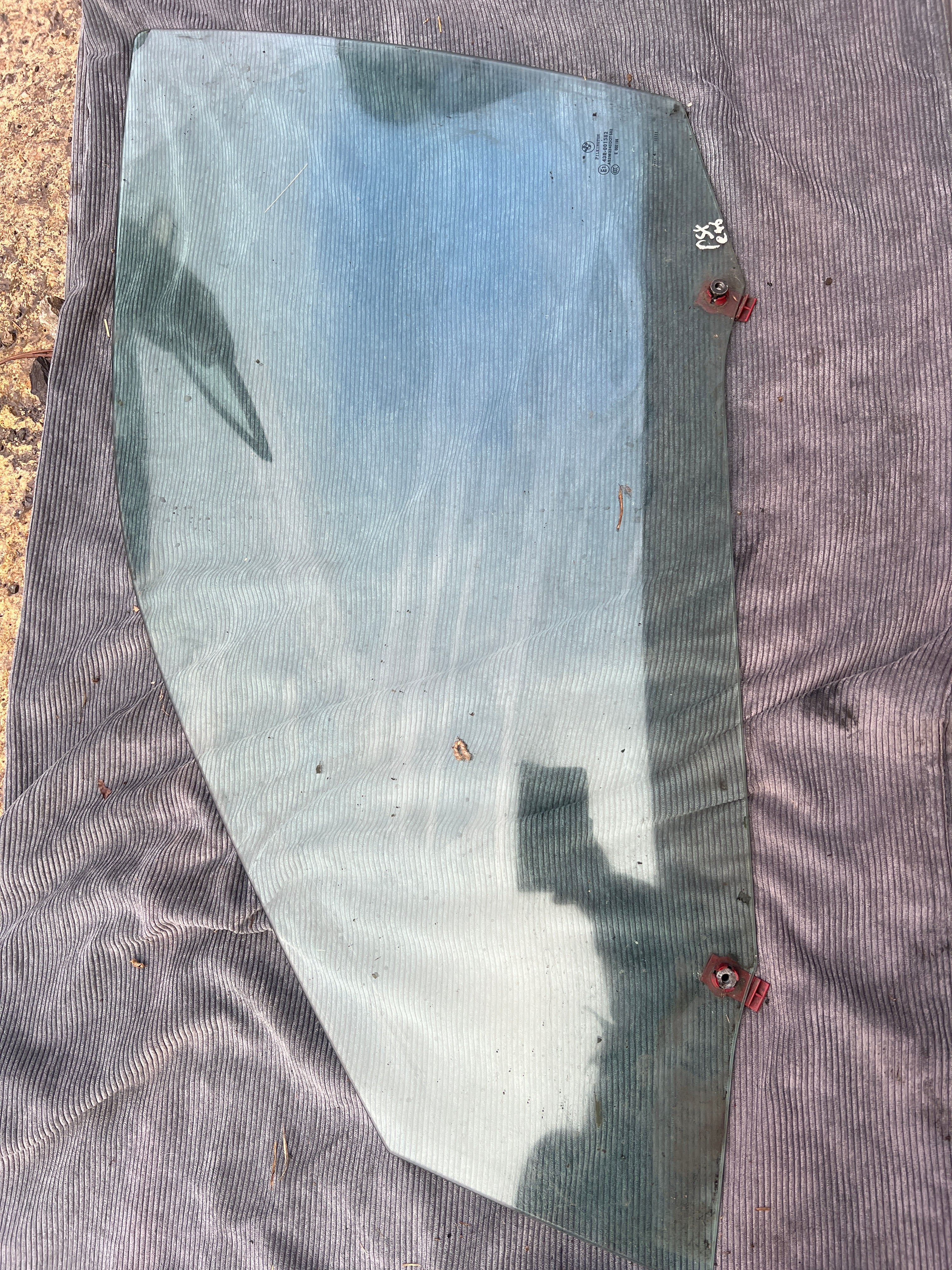 BMW e46 passenger front window glass