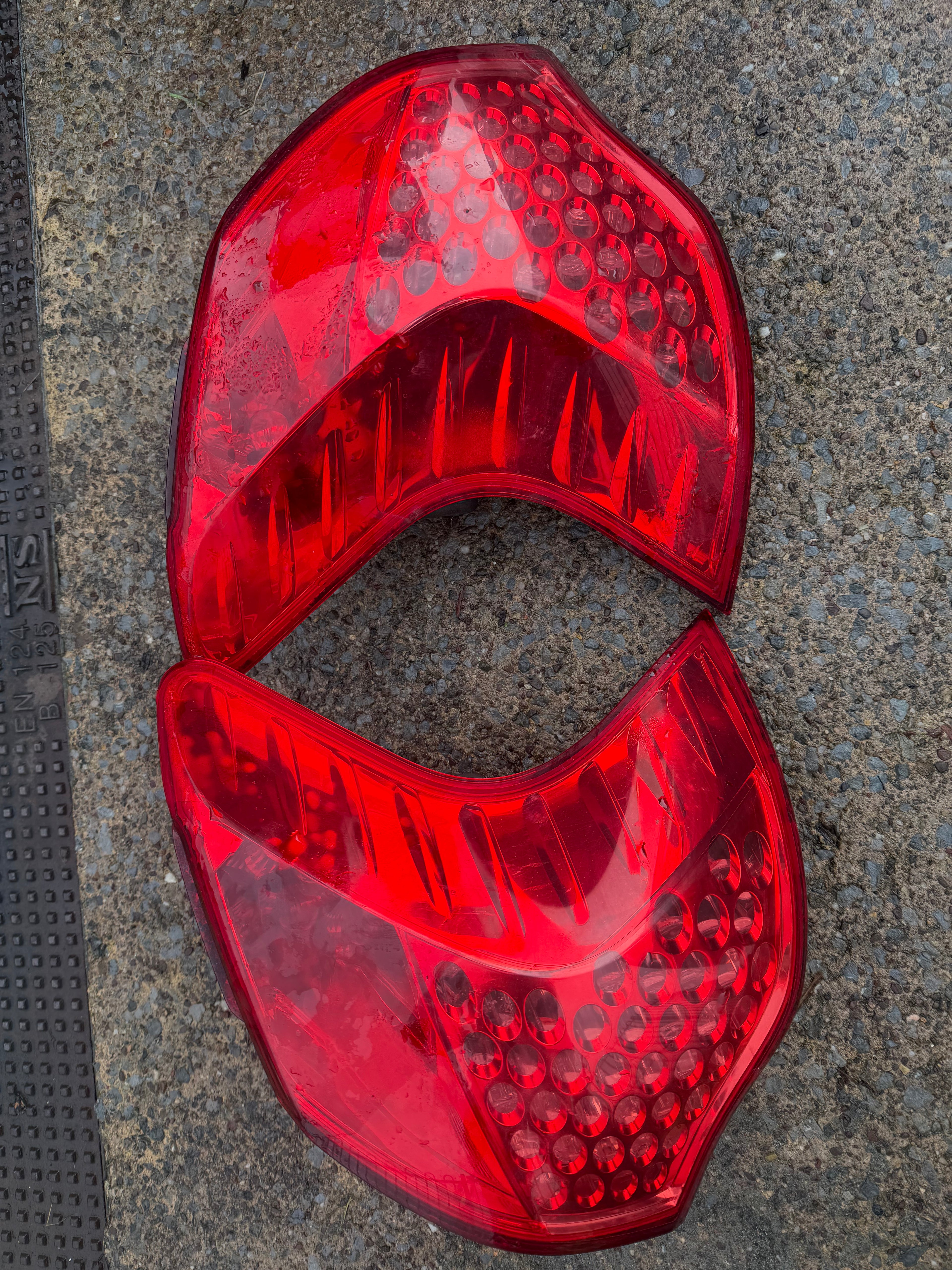 Peugeot 3008 2010 rear lights