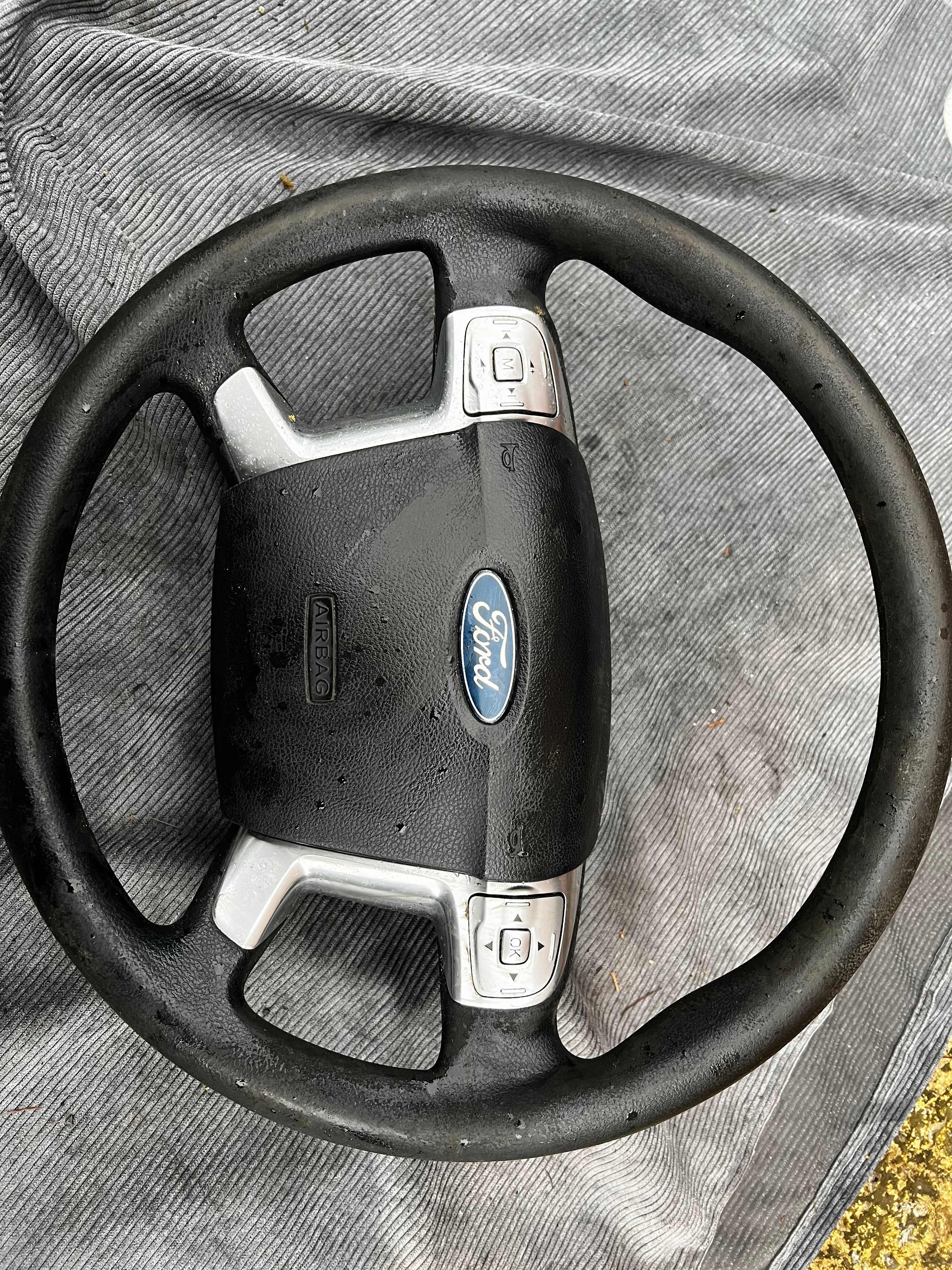 Ford Mondeo 2009 steering wheel