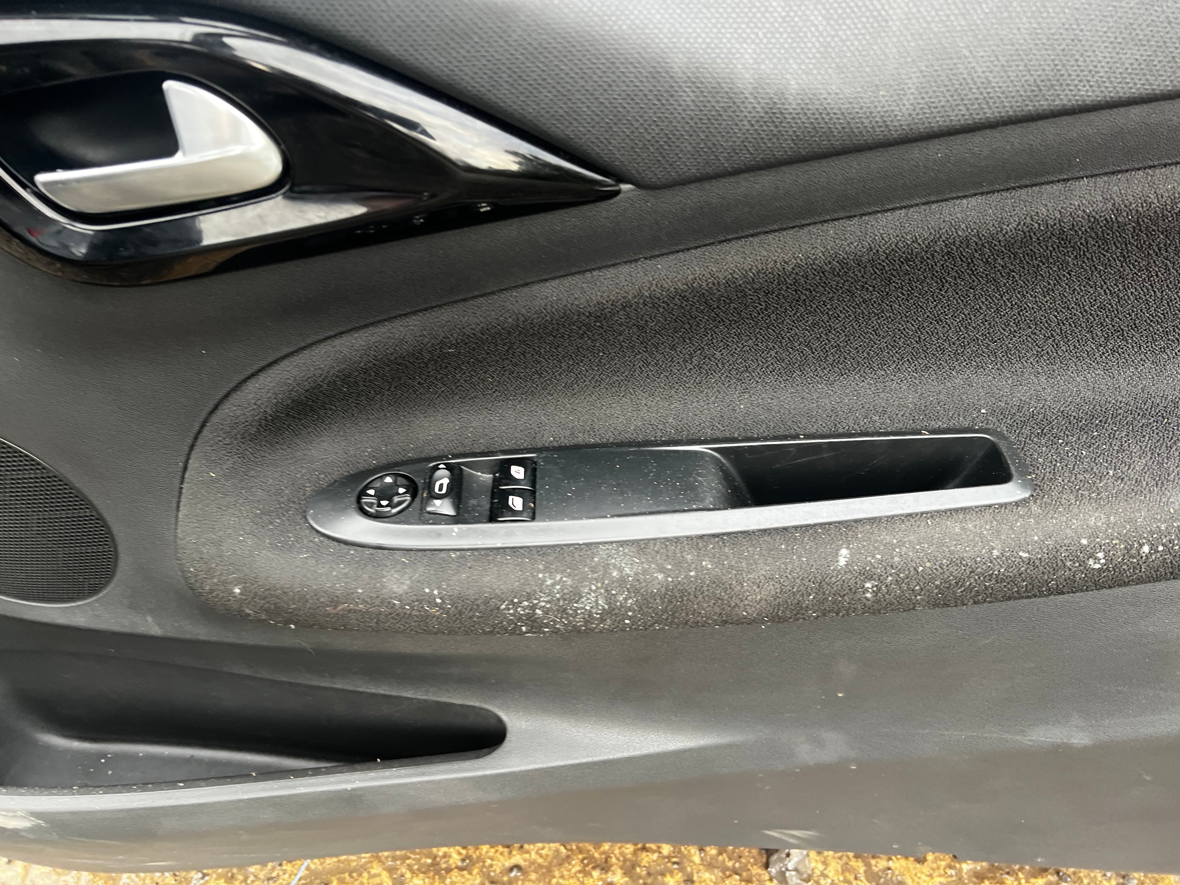 Ds3 2013 front drivers door