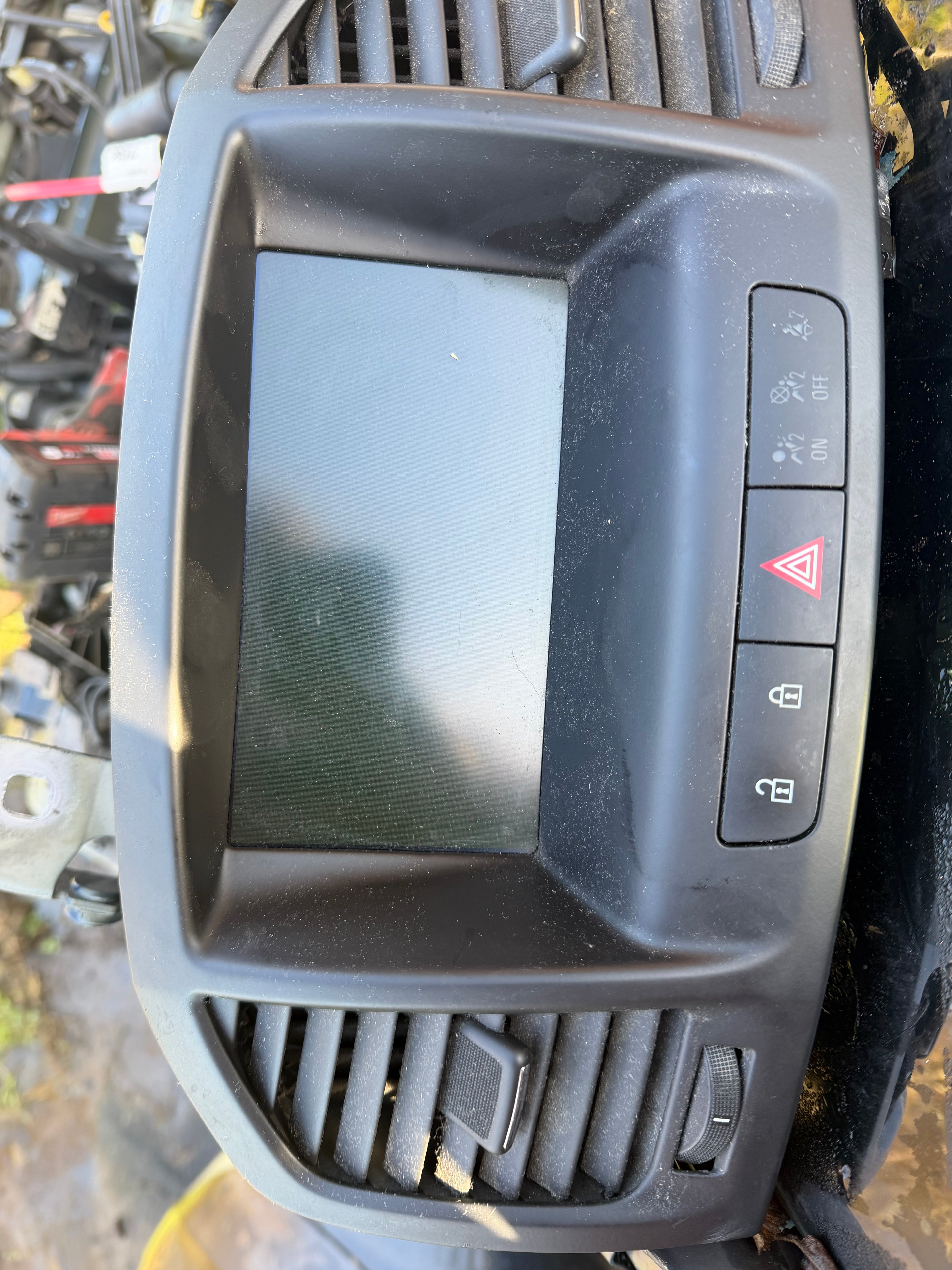 Insignia 2012 sat nav screen