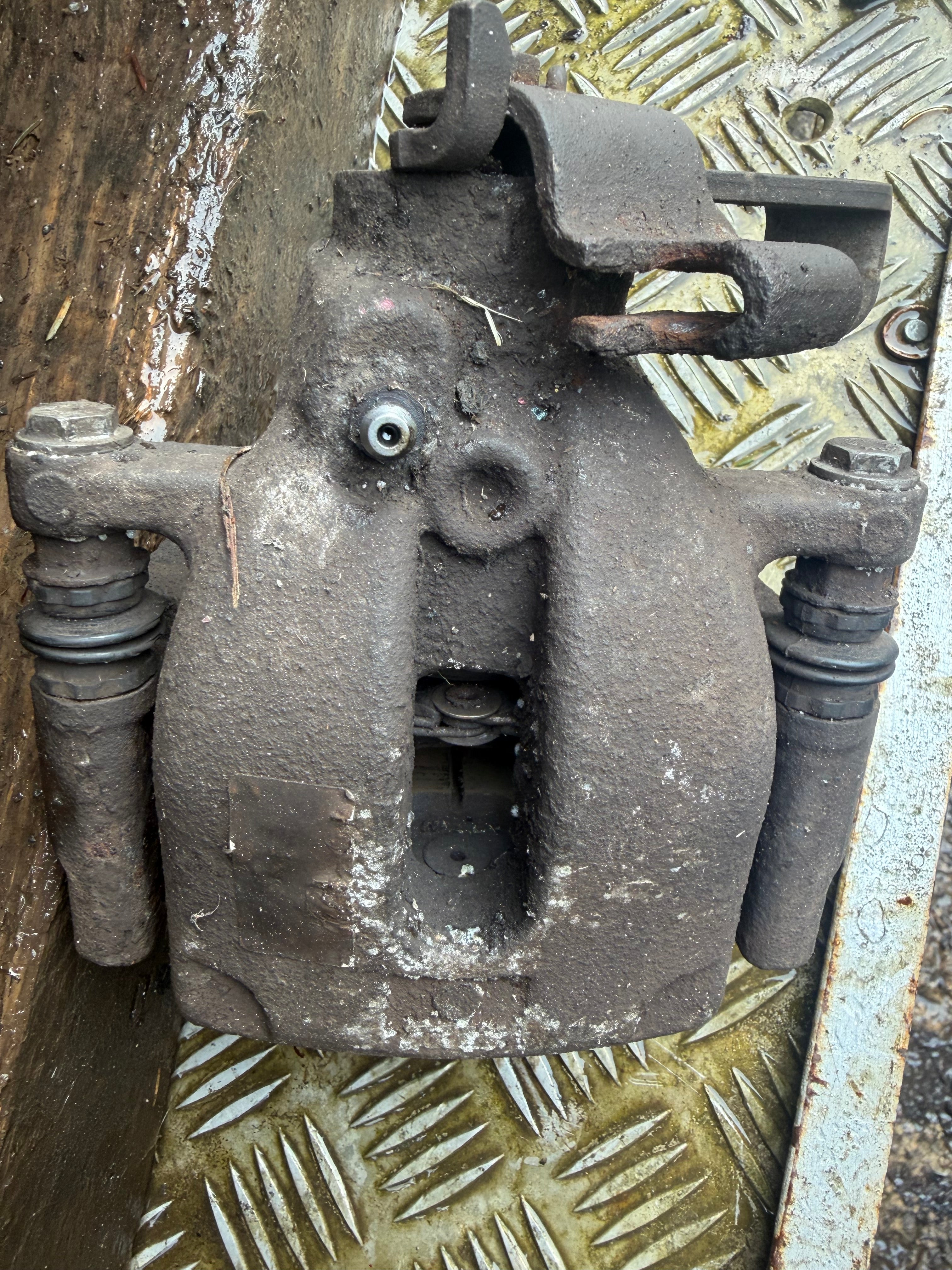 Peugeot 3008 2010 rear Passenger calliper