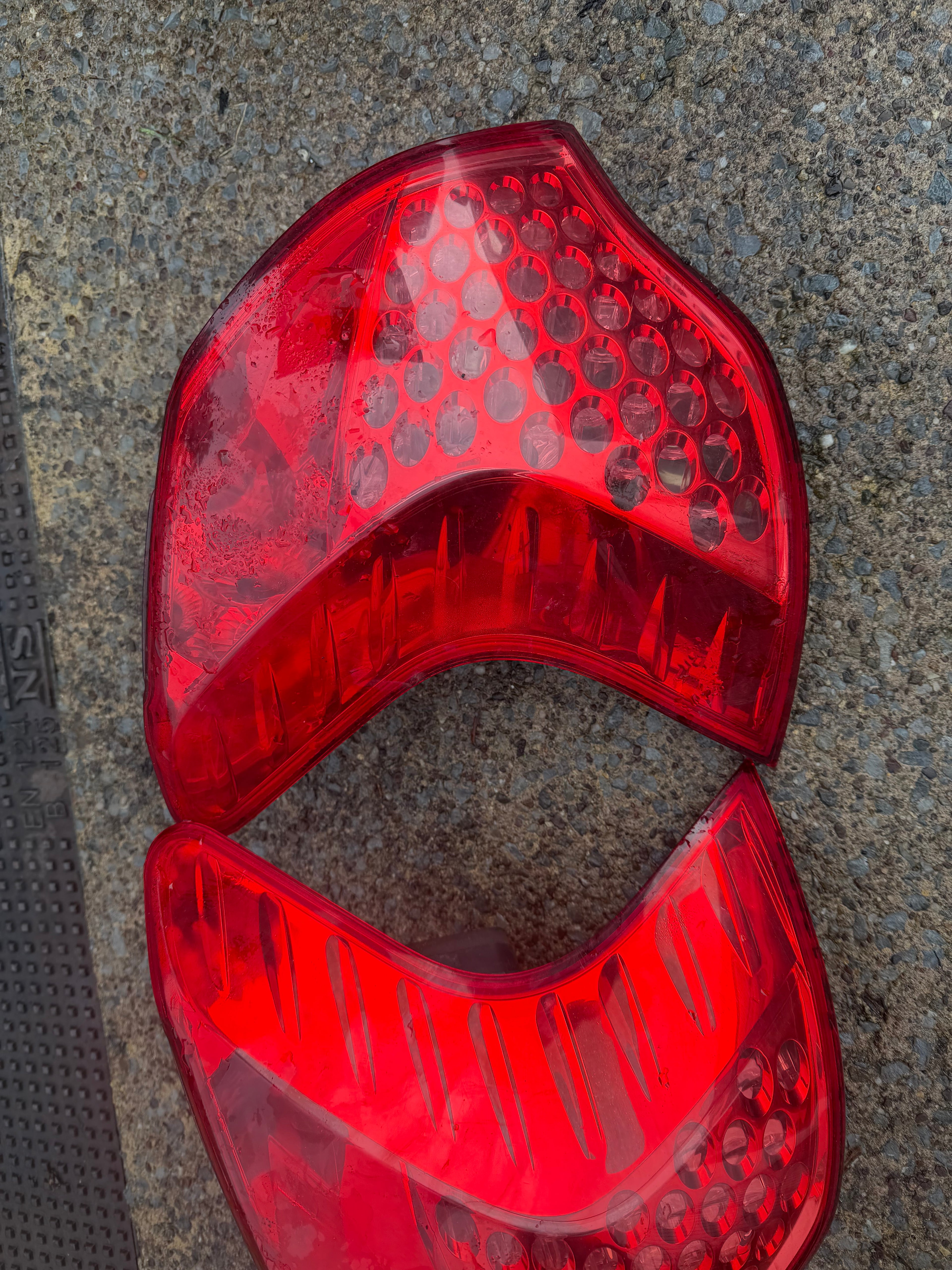 Peugeot 3008 2010 rear lights