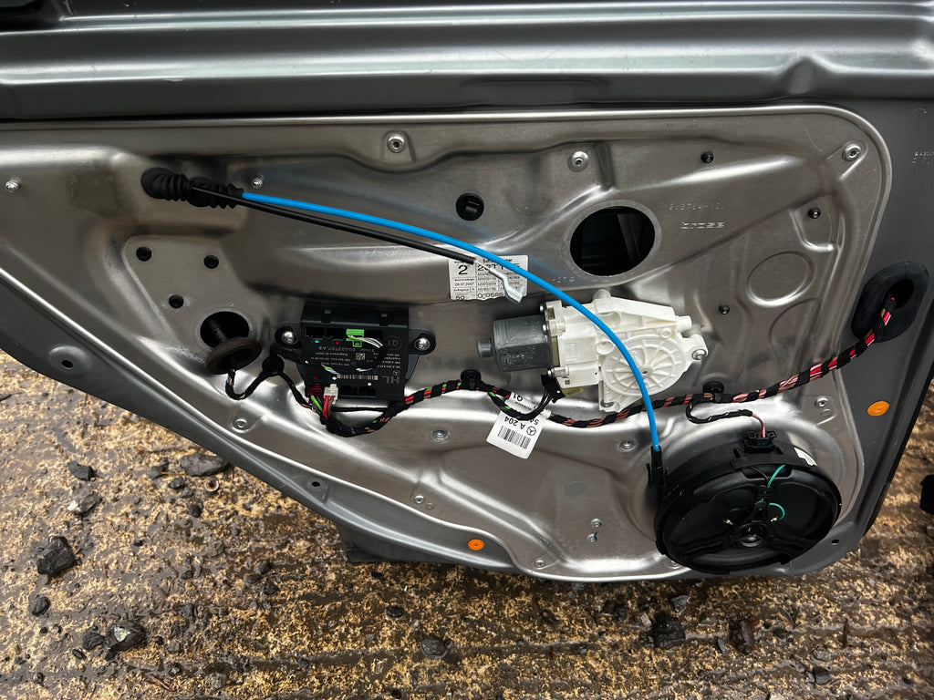 Mercedes c220 2007 rear passenger door