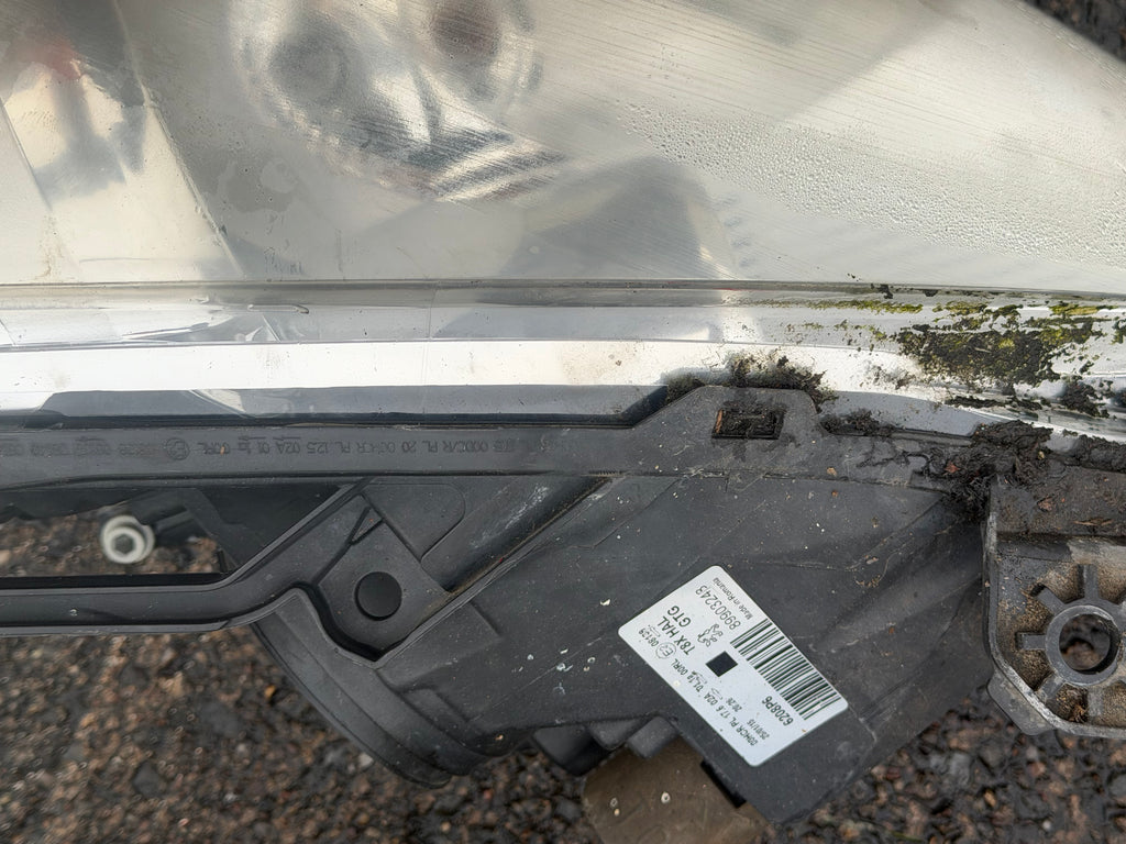 Peugeot 3008 2010 front lights