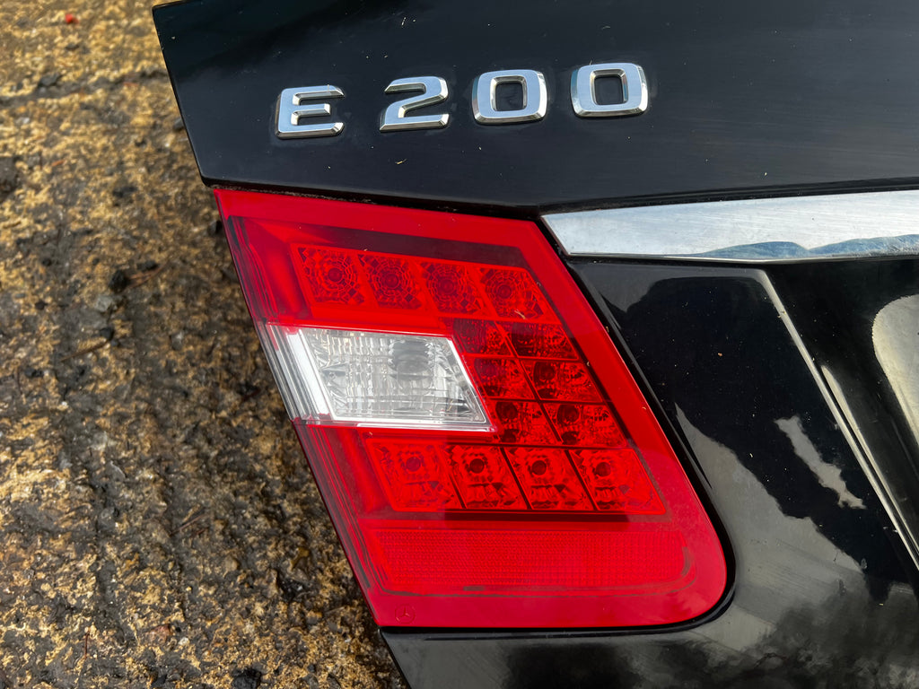Mercedes Benz e200 boot and lights