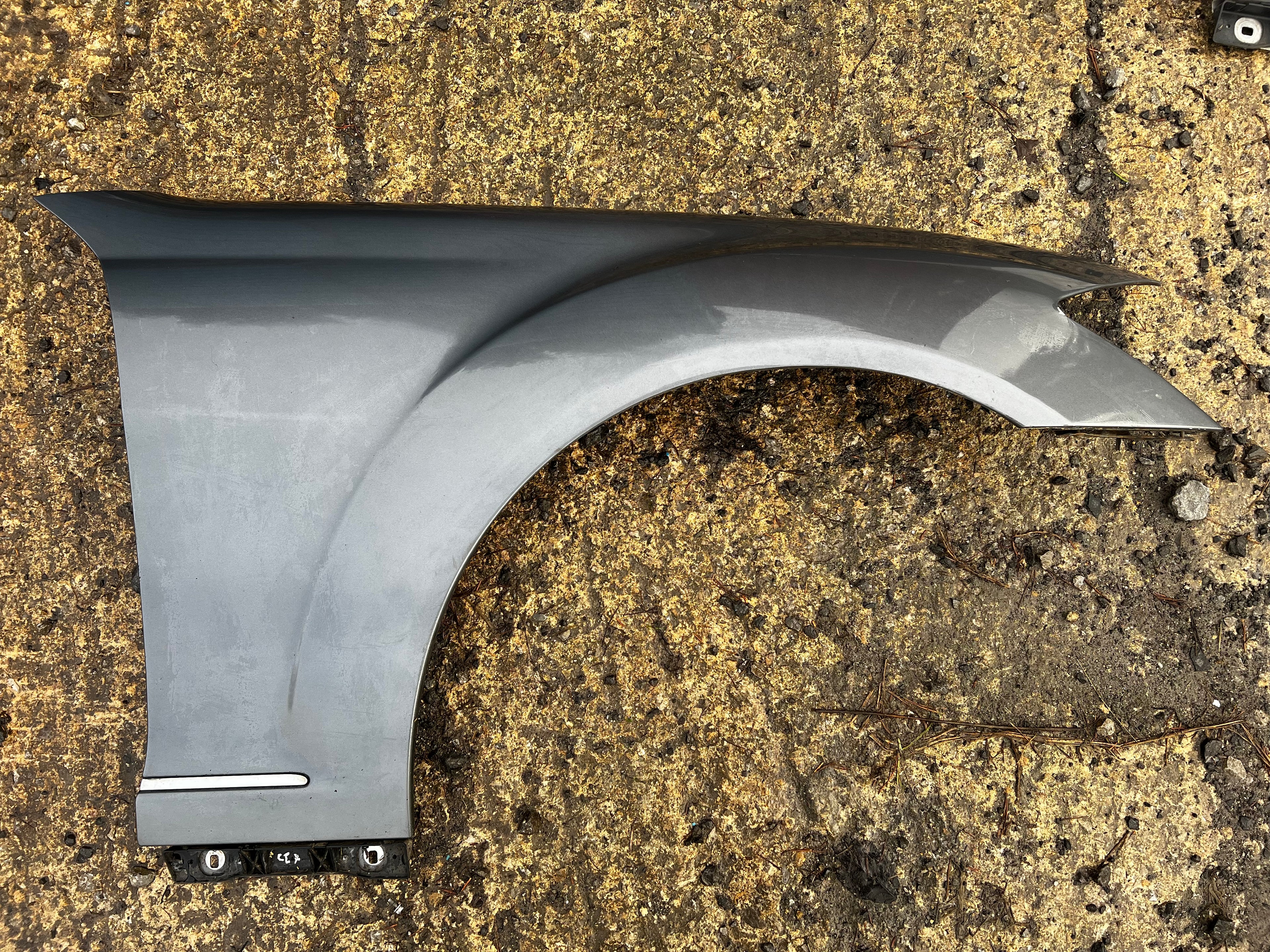 Mercedes Benz s320 2009 front drivers wing