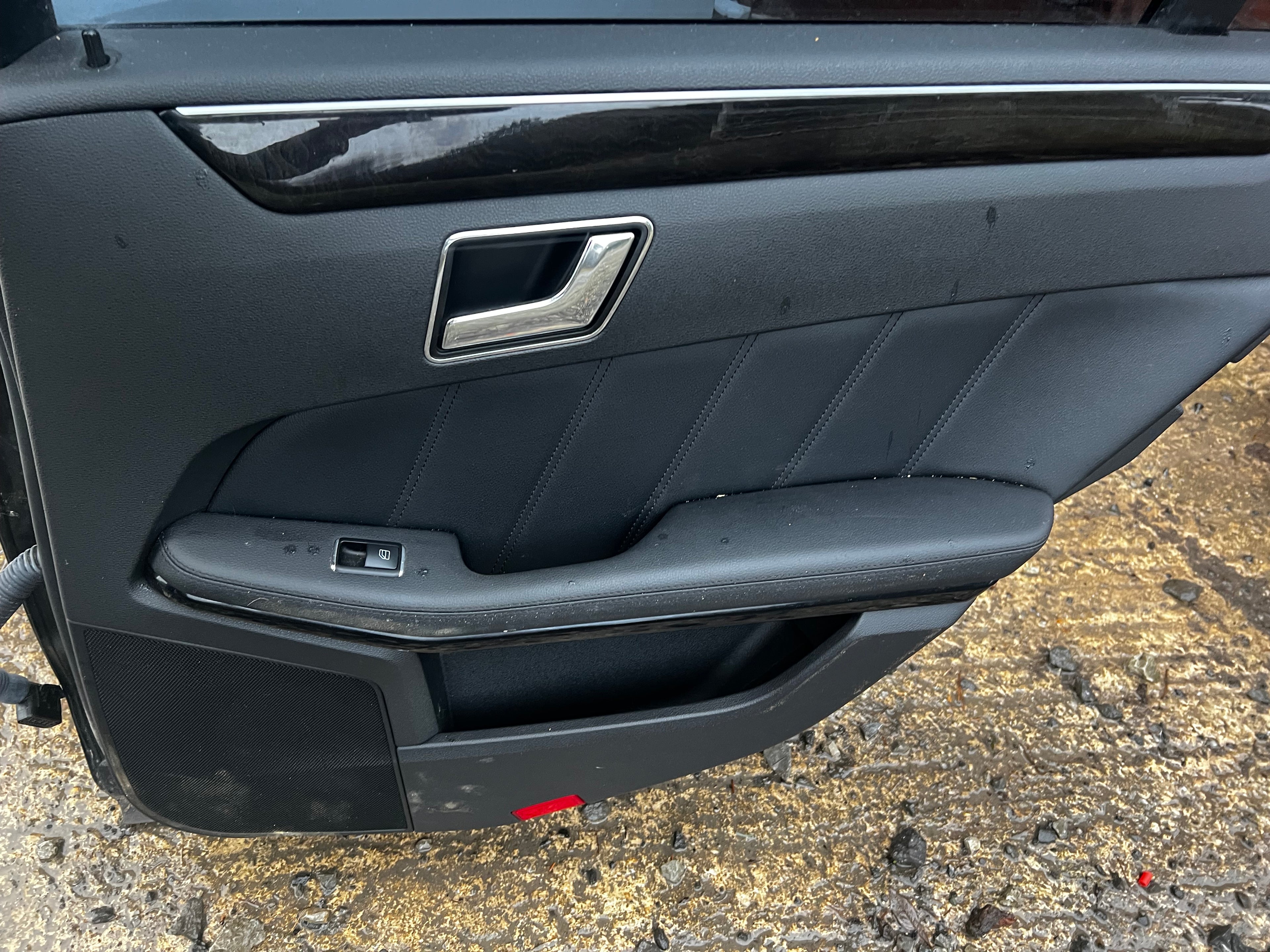 Mercedes e200 2009 rear drivers door