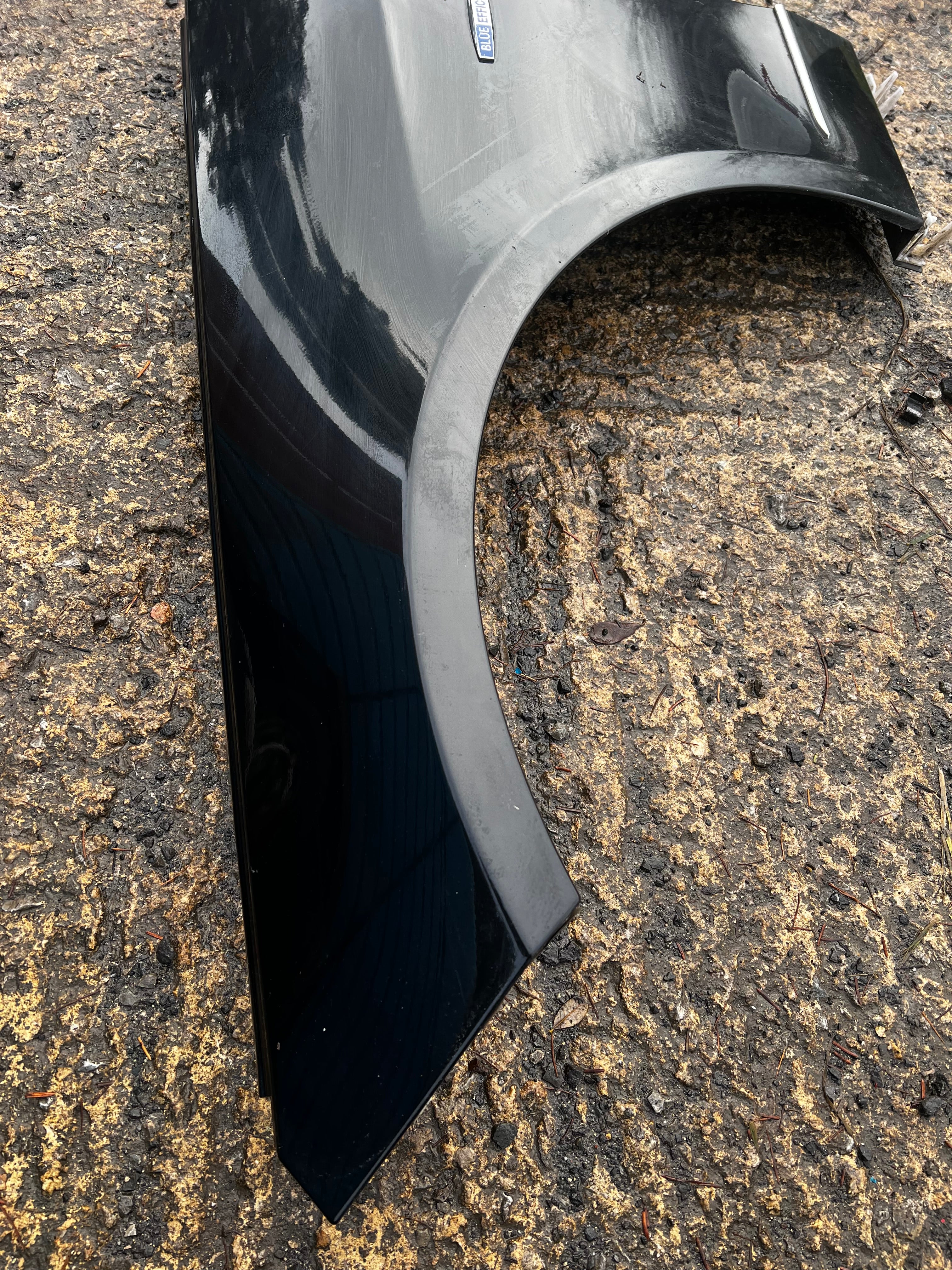 Mercedes e200 2009 passenger side wing