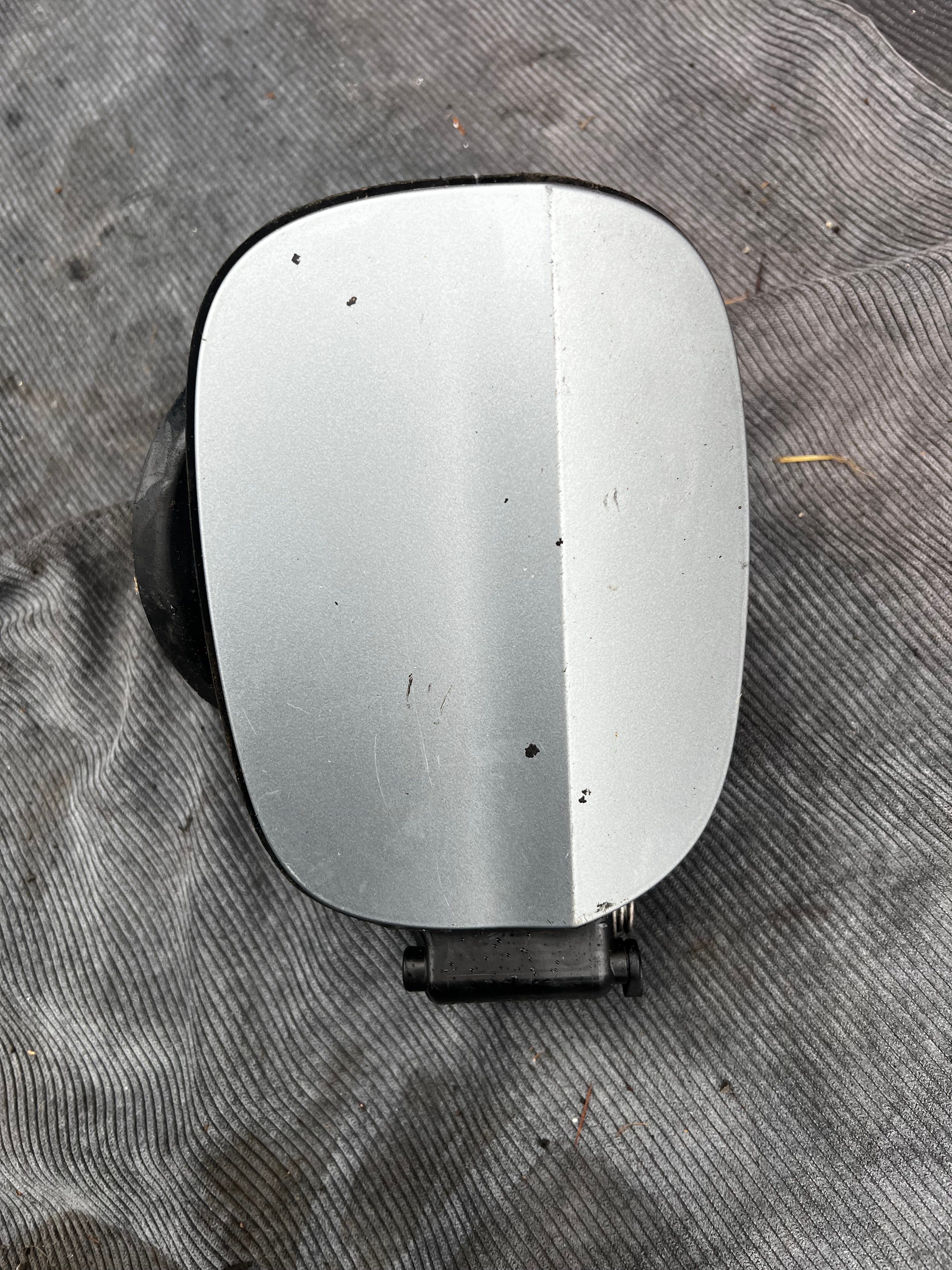 Ford Mondeo fuel cap cover 2009