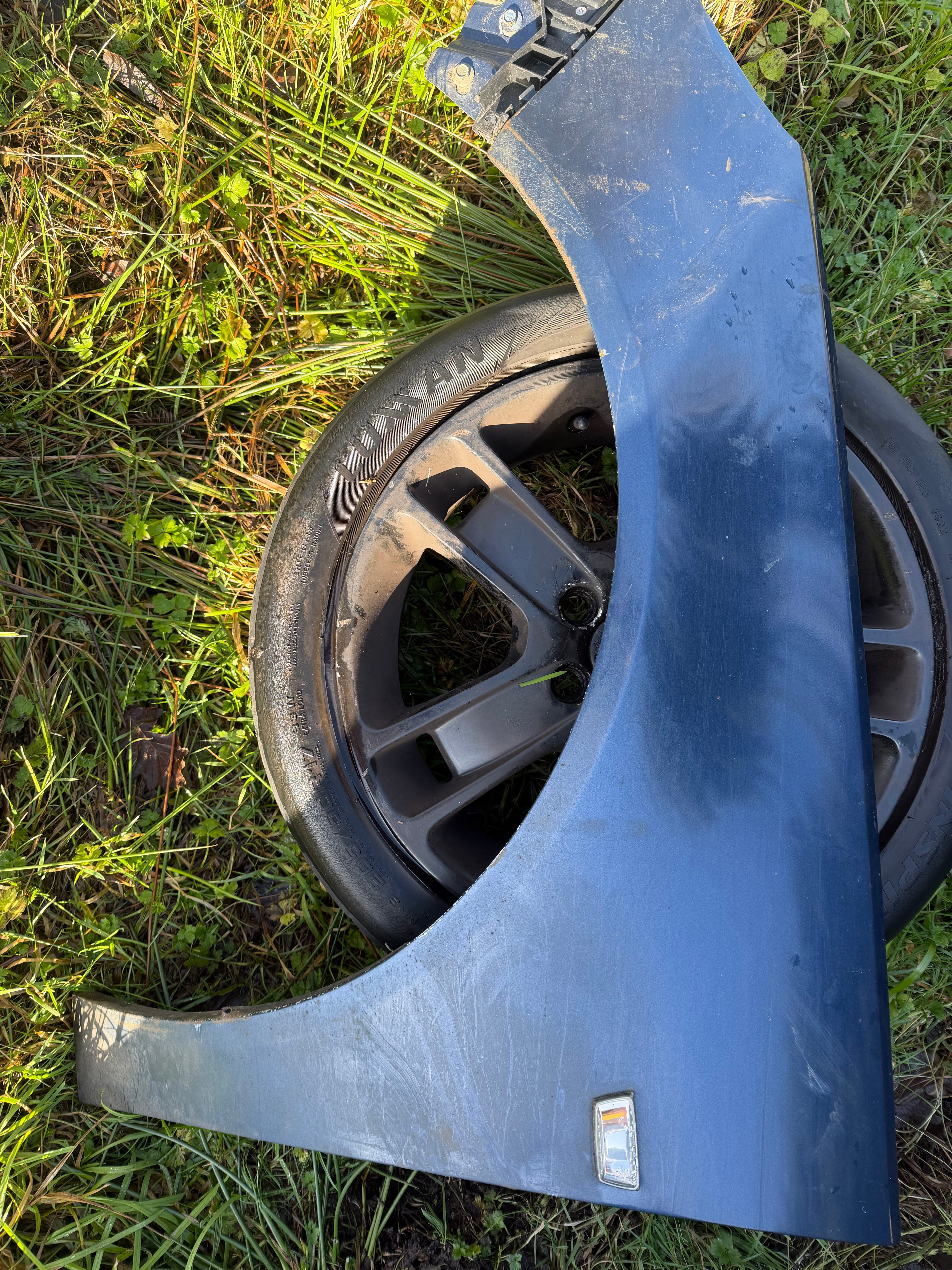 Insignia 2012 passenger wing