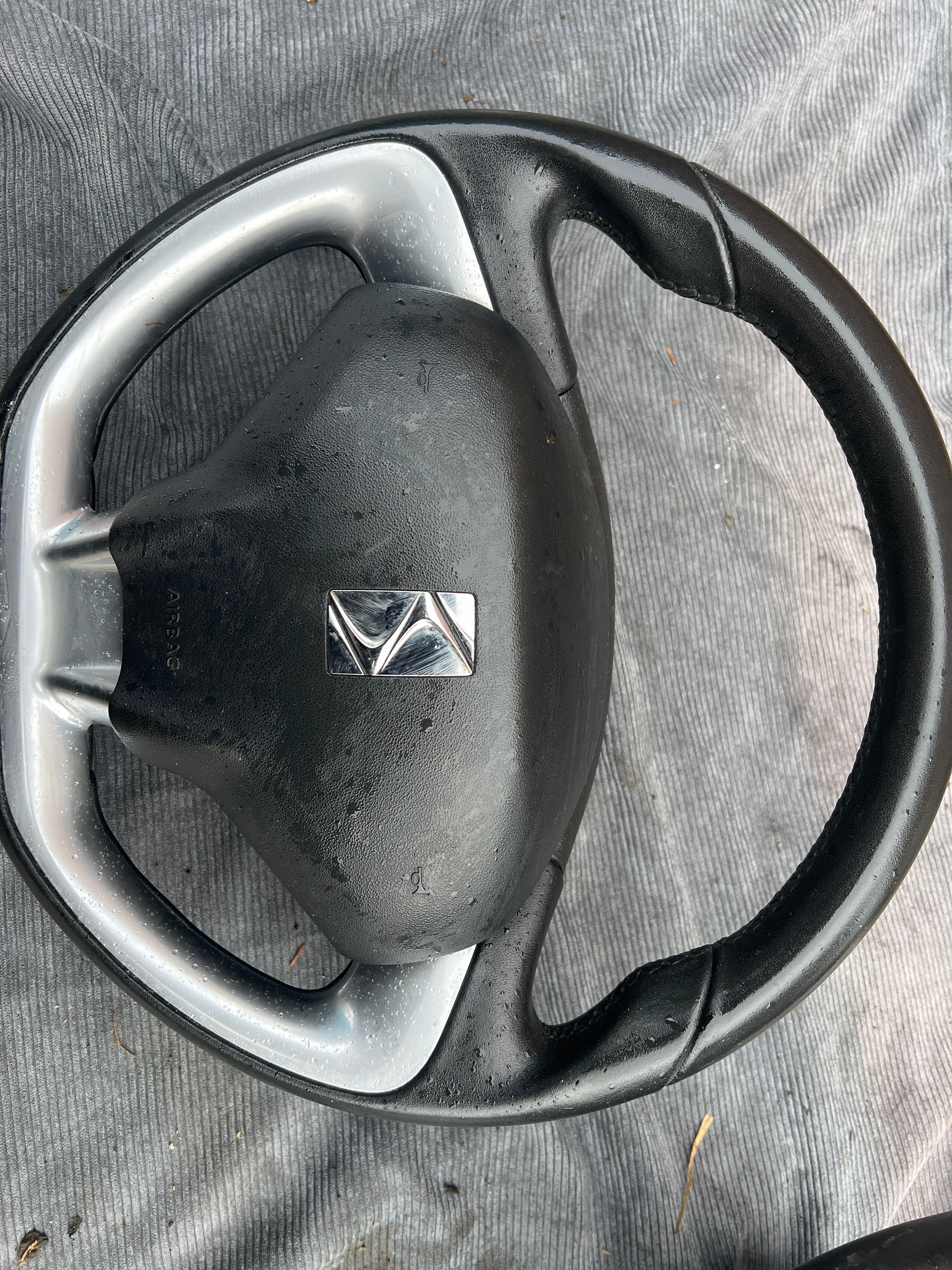 Ds3 2013 steering wheel from 1.6vti