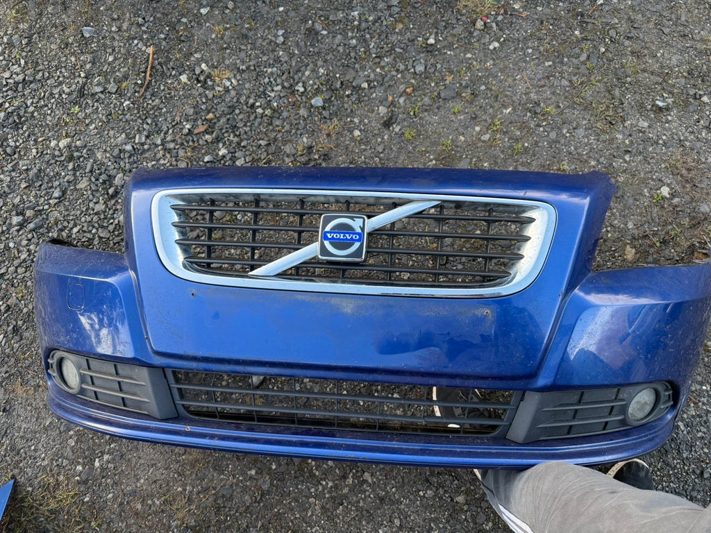 Volvo s40 front bumper fogs and grill 2008