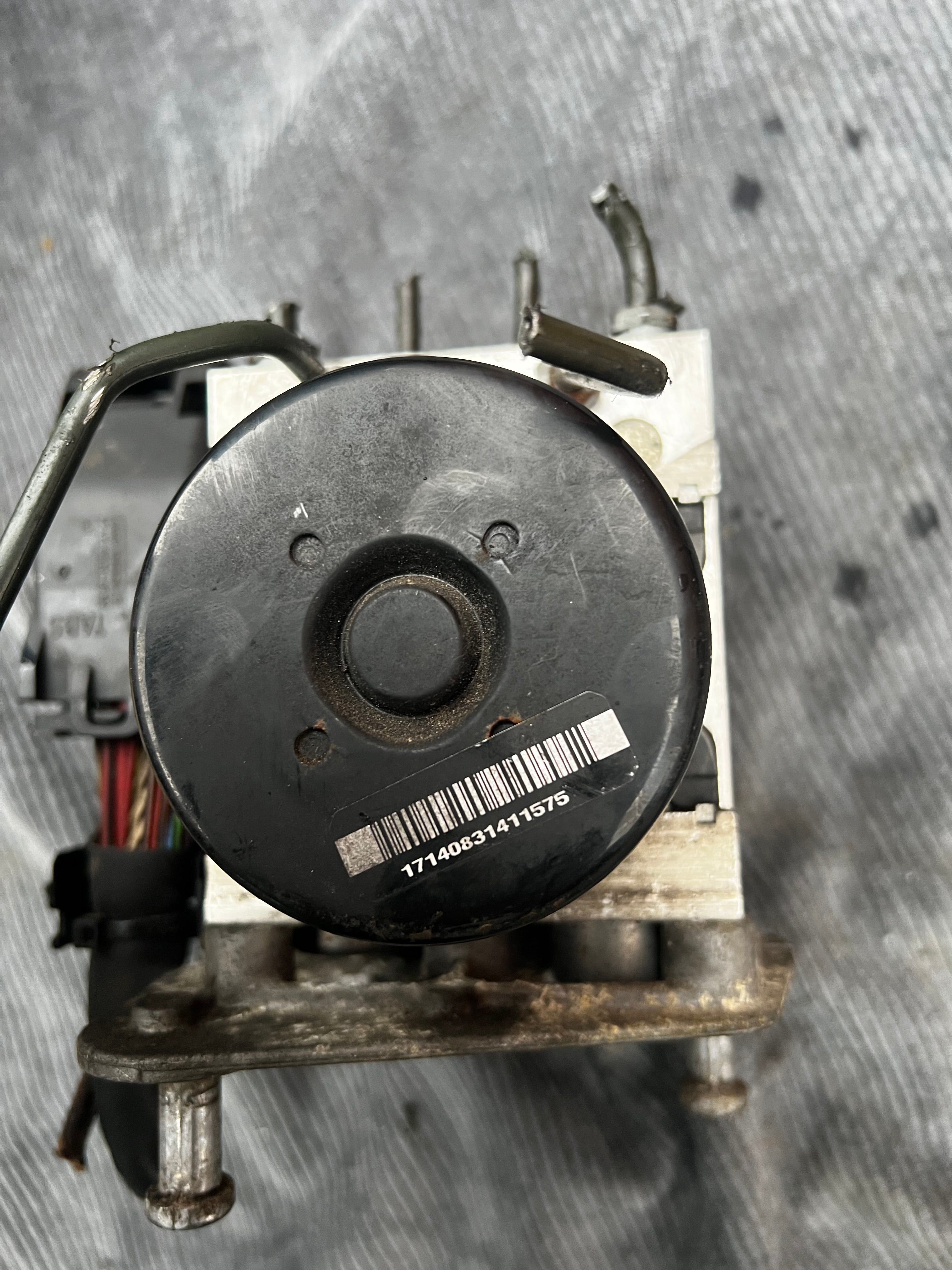 Mercedes Benz s320 abs unit