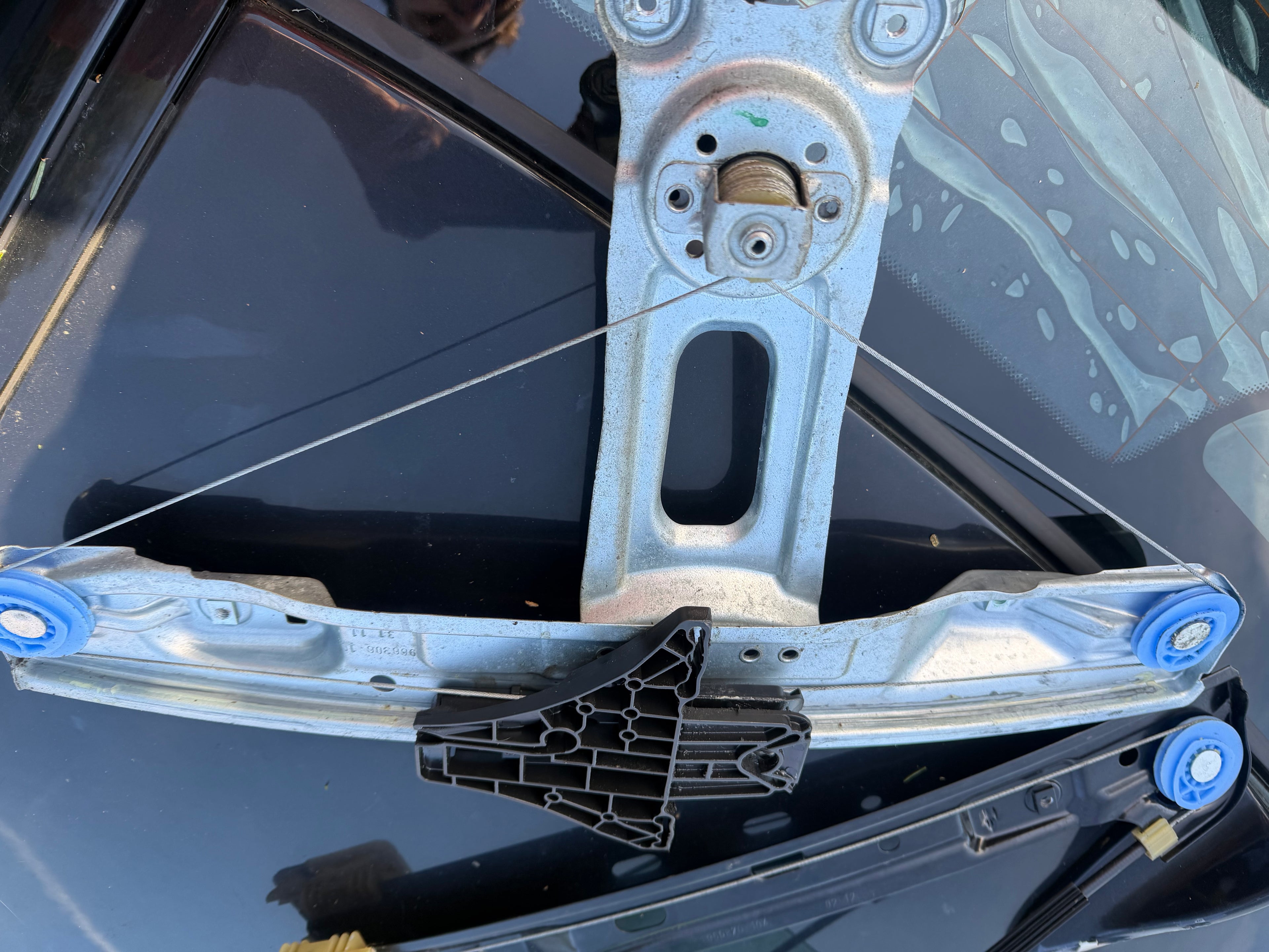 Insignia 2012 rear window regulator