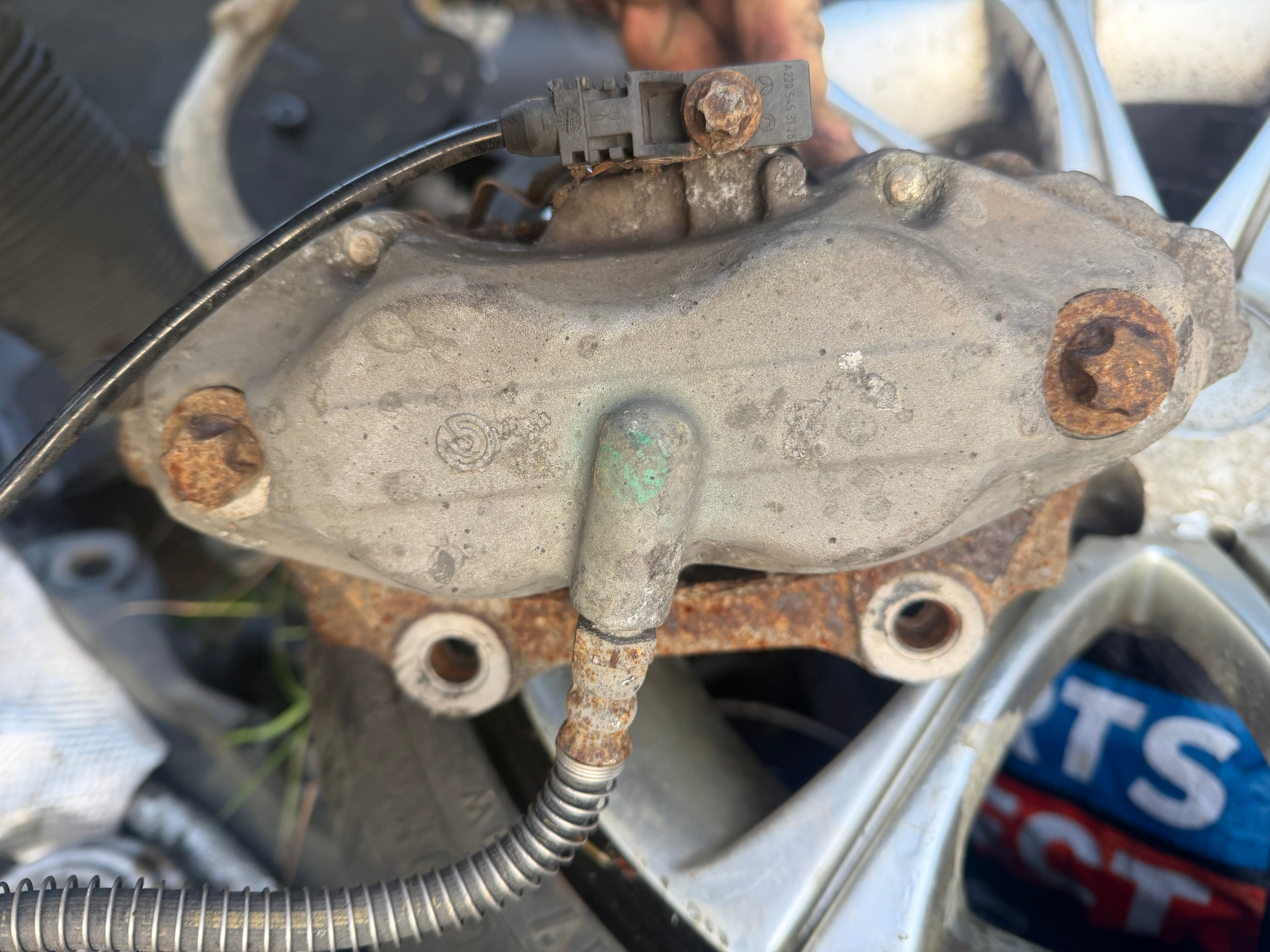 Mercedes s320 2007 front drivers calliper