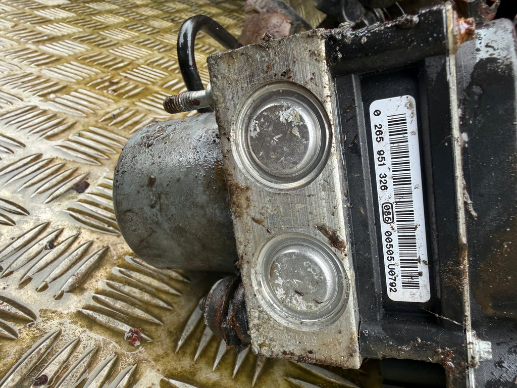 Peugeot 3008 2010 abs pump