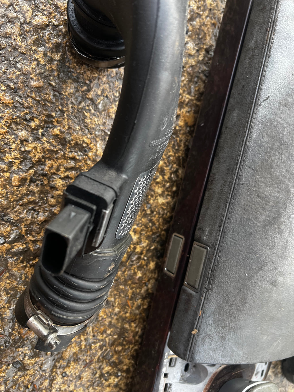 Mercedes s320 v6 turbo intake pipe