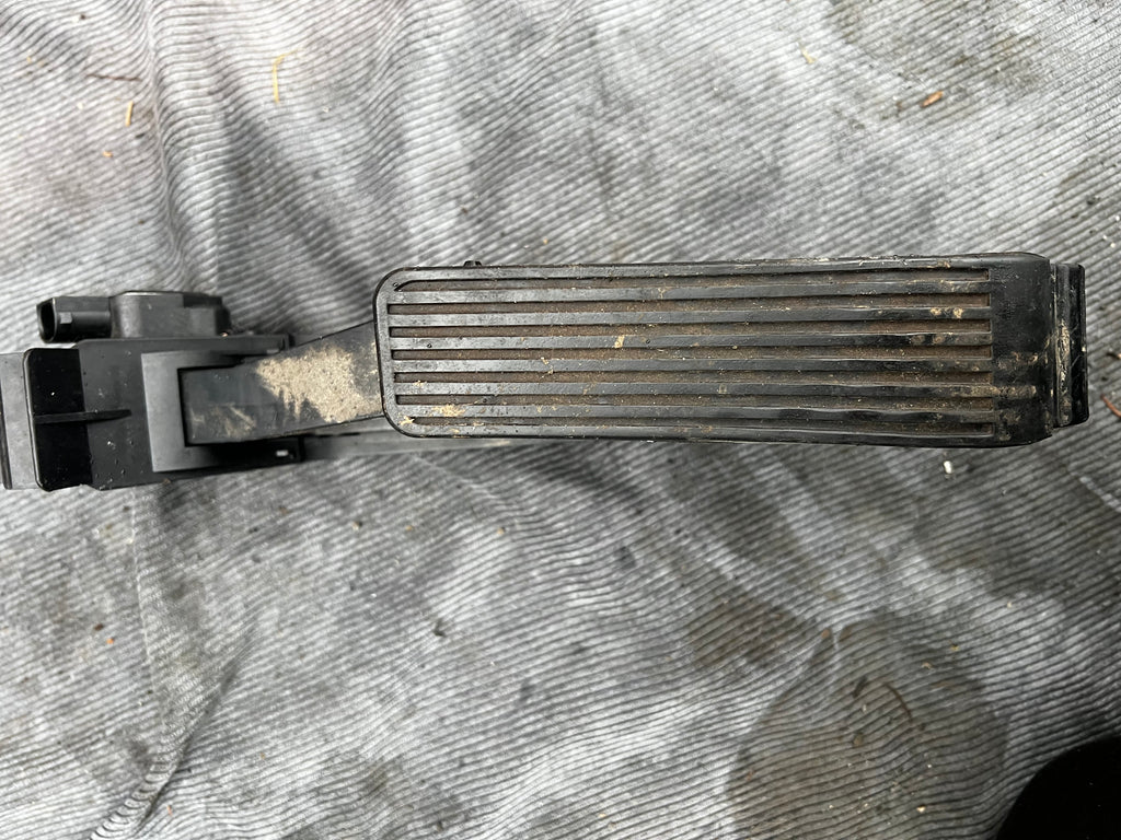 Mercedes s320 throttle pedal