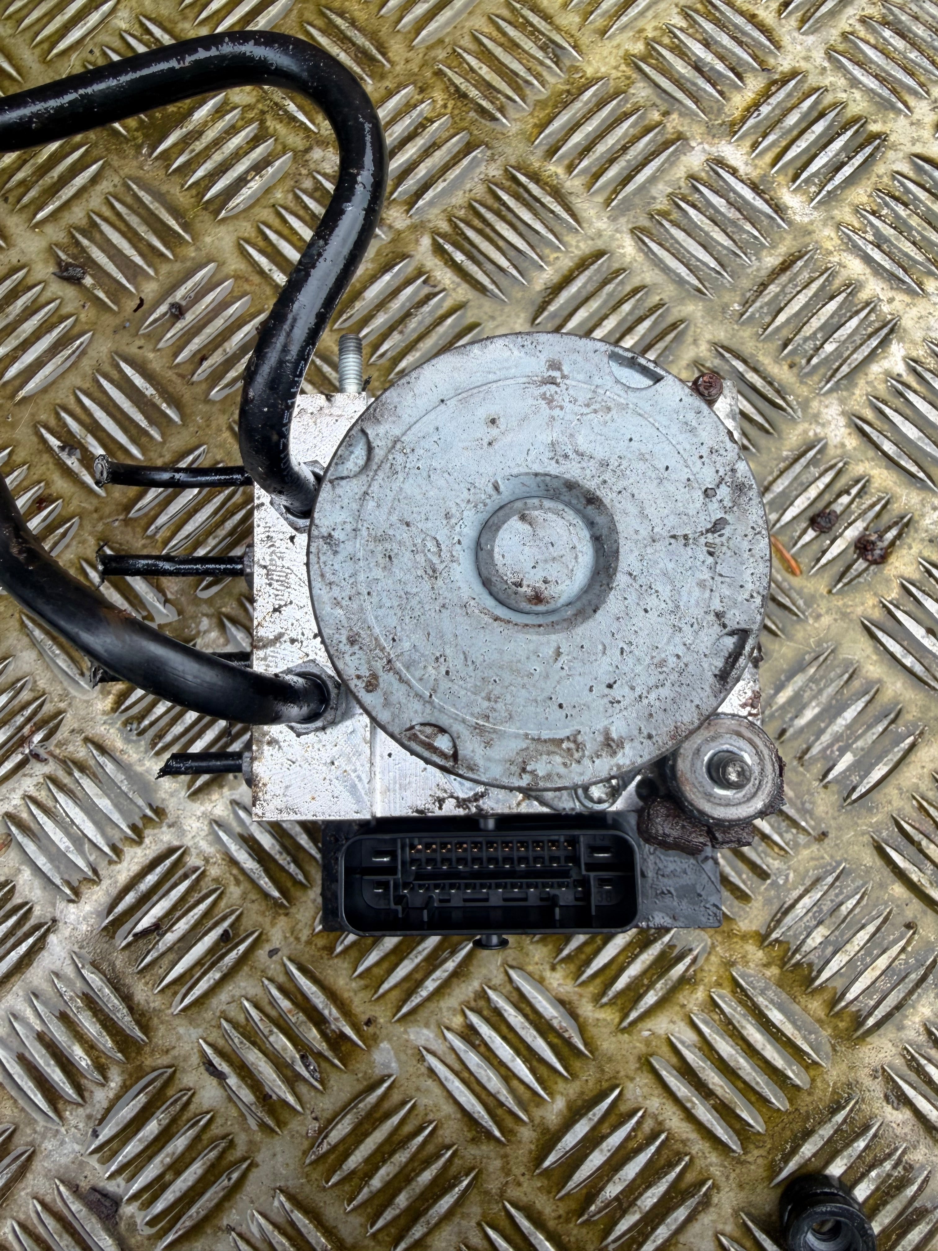 Peugeot 3008 2010 abs pump