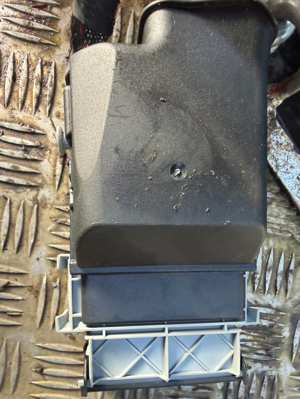 Insignia 2012 glove compartment fuse box