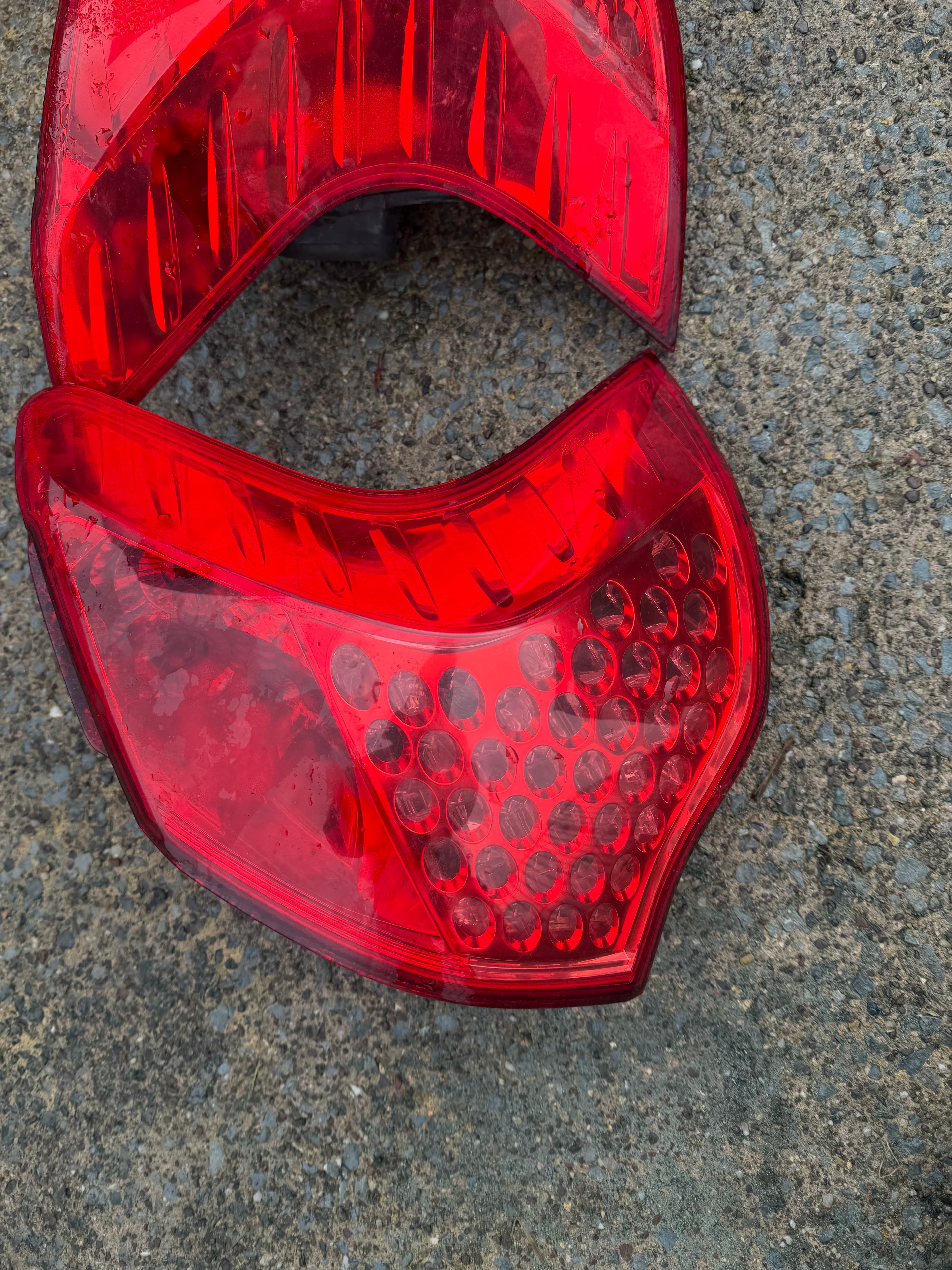 Peugeot 3008 2010 rear lights