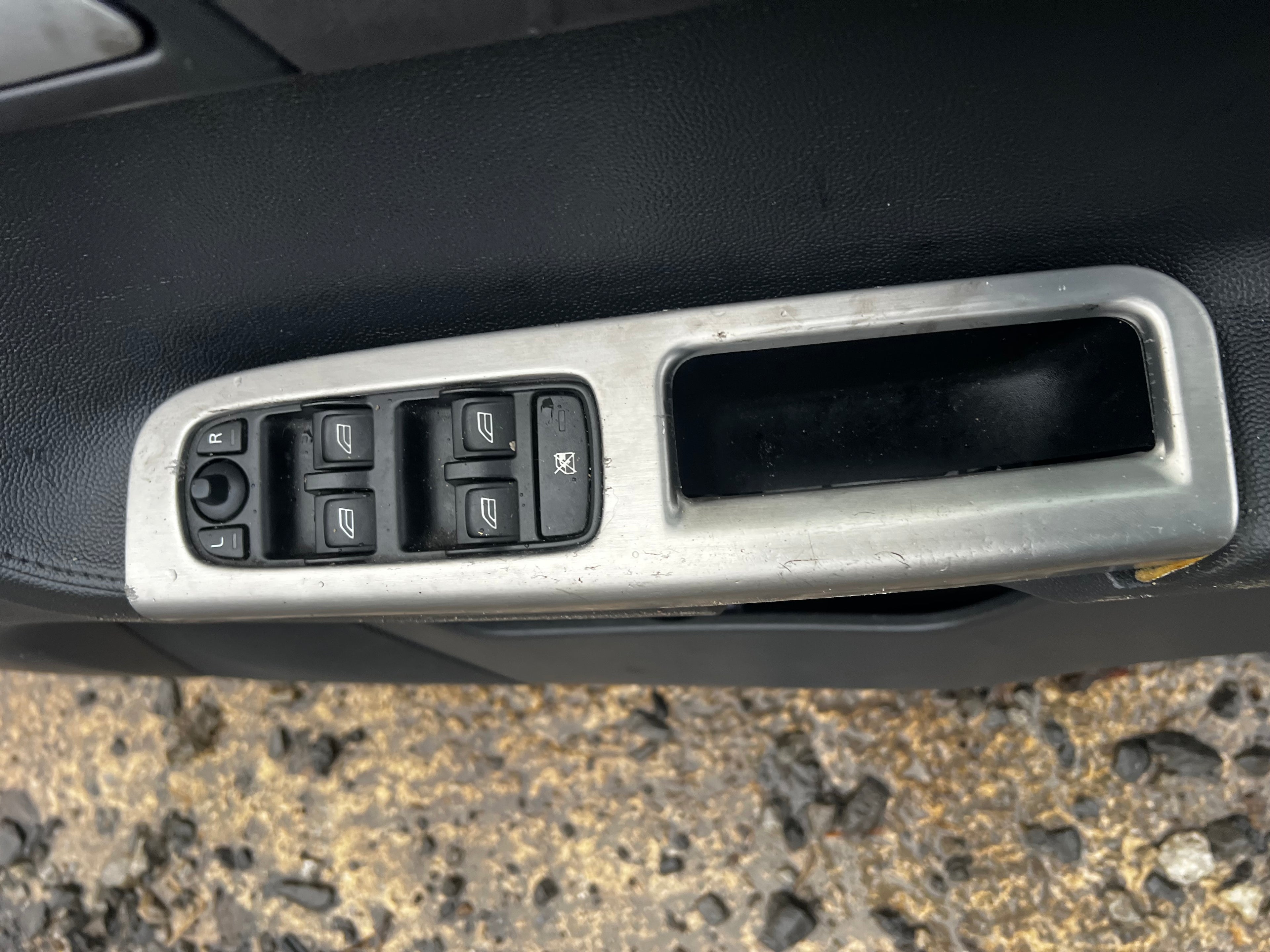 Volvo s40 2008 drivers door