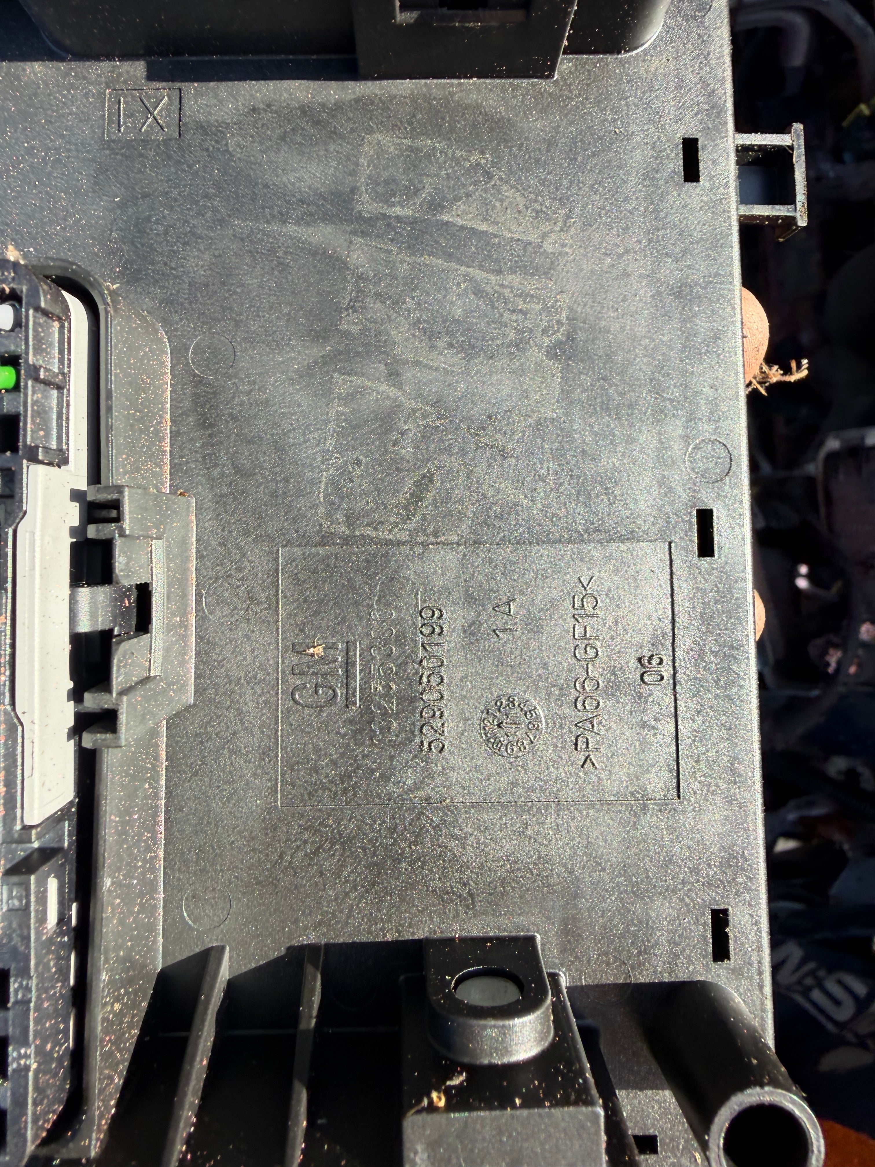 Insignia 2012 2.0 deisel fuse board