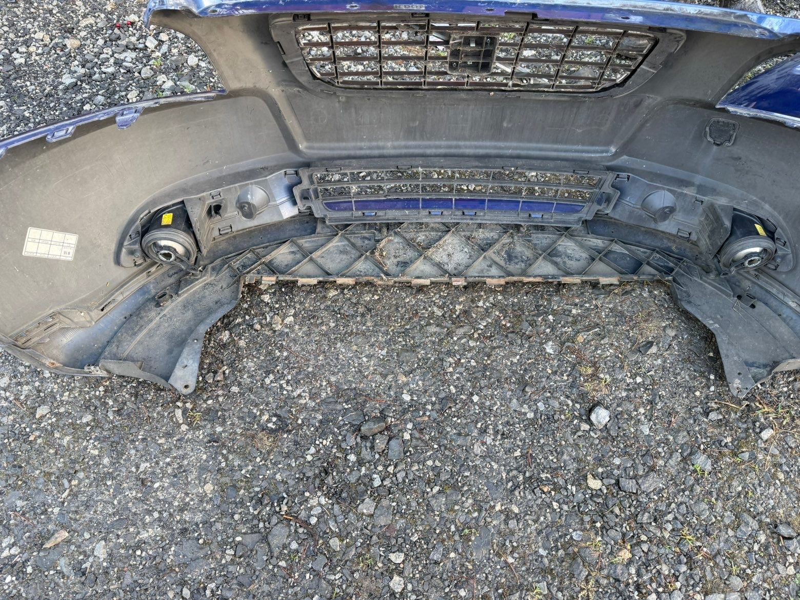 Volvo s40 front bumper fogs and grill 2008