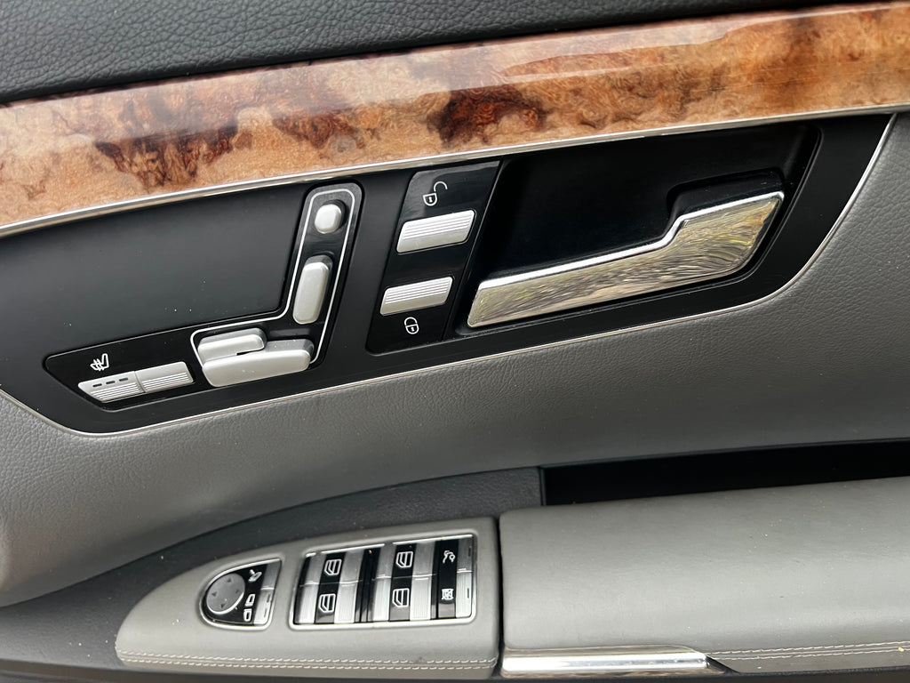 Mercedes Benz S320 2007 driver’s door