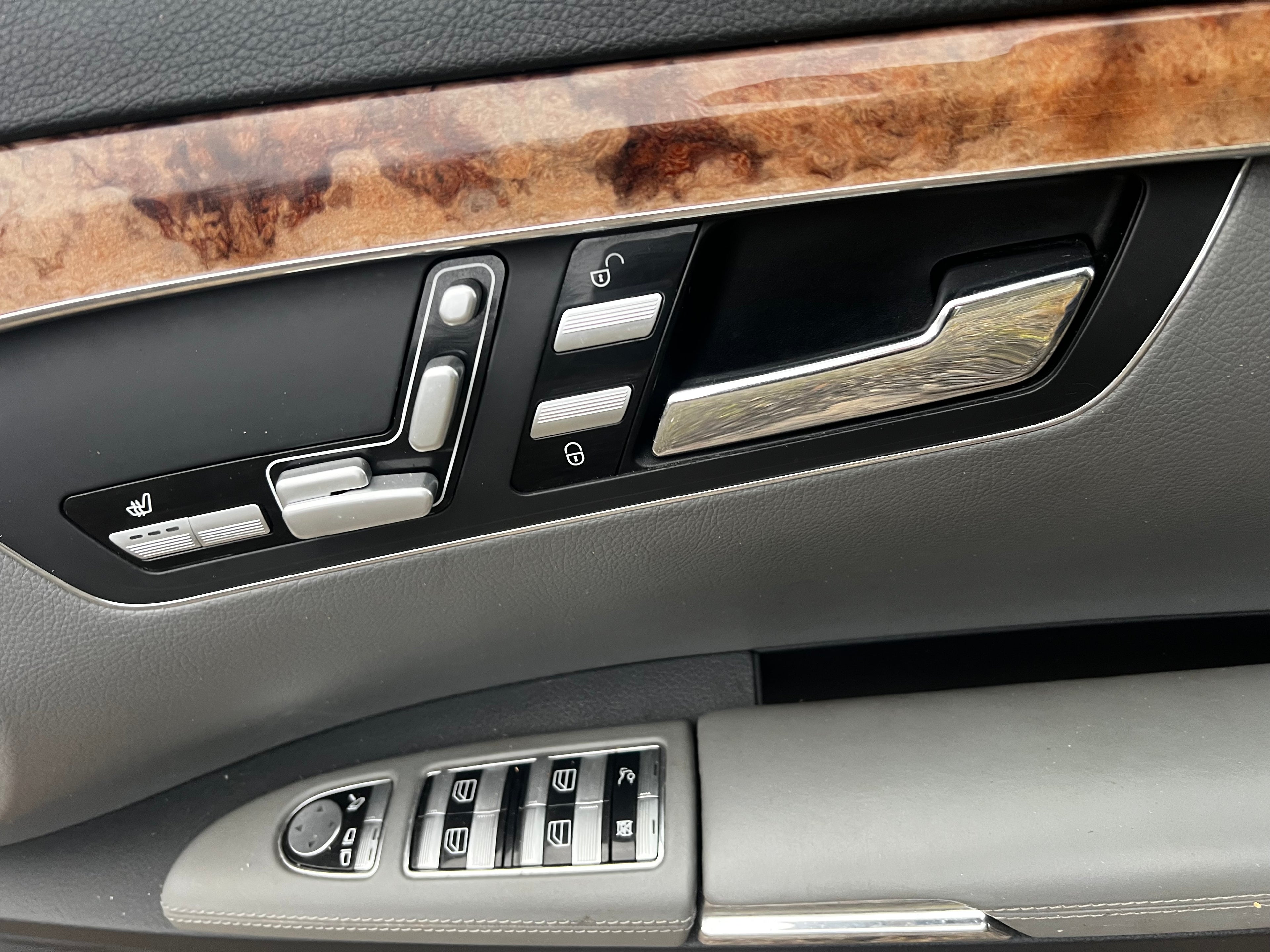 Mercedes Benz S320 2007 driver’s door