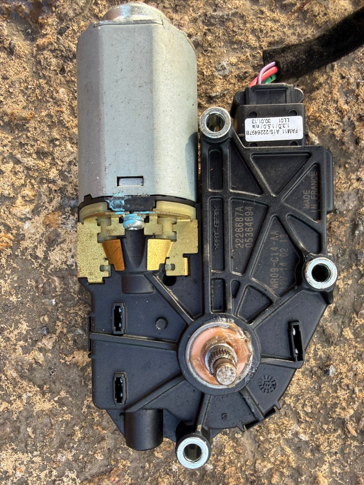 Citreon ds3 cabriolet roof motor