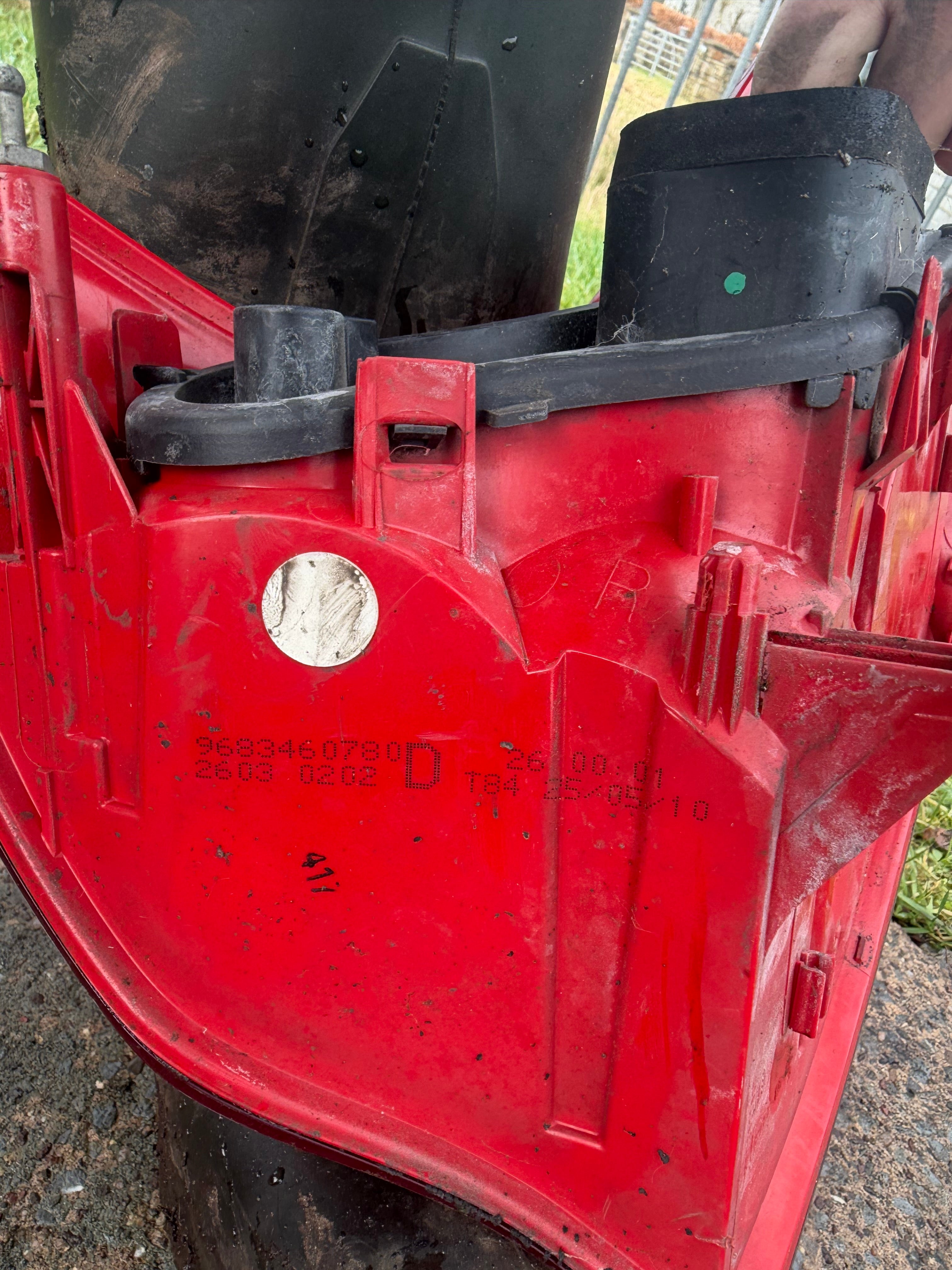 Peugeot 3008 2010 rear lights