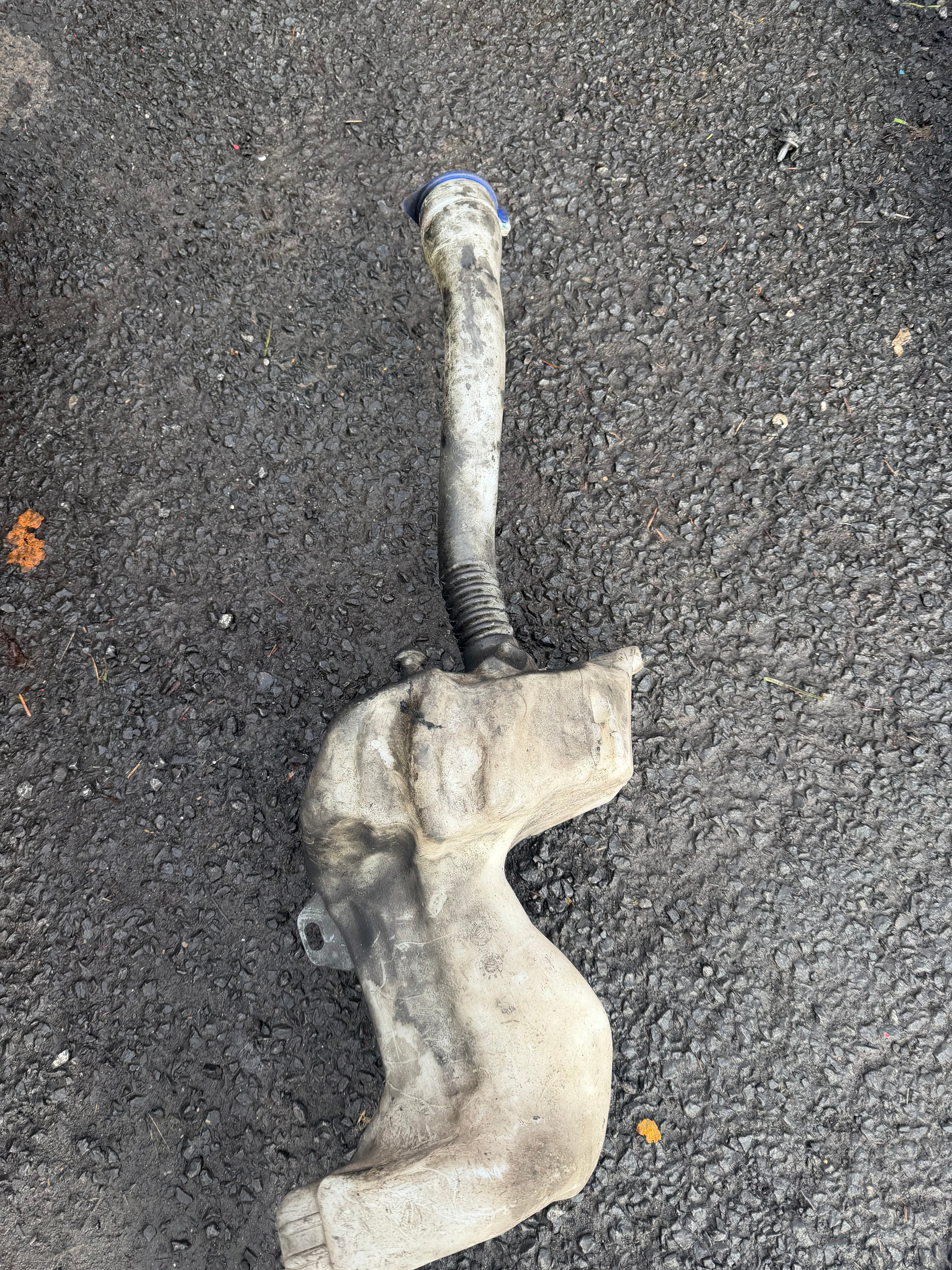 Peugeot 3008 2010 washer bottle and motor