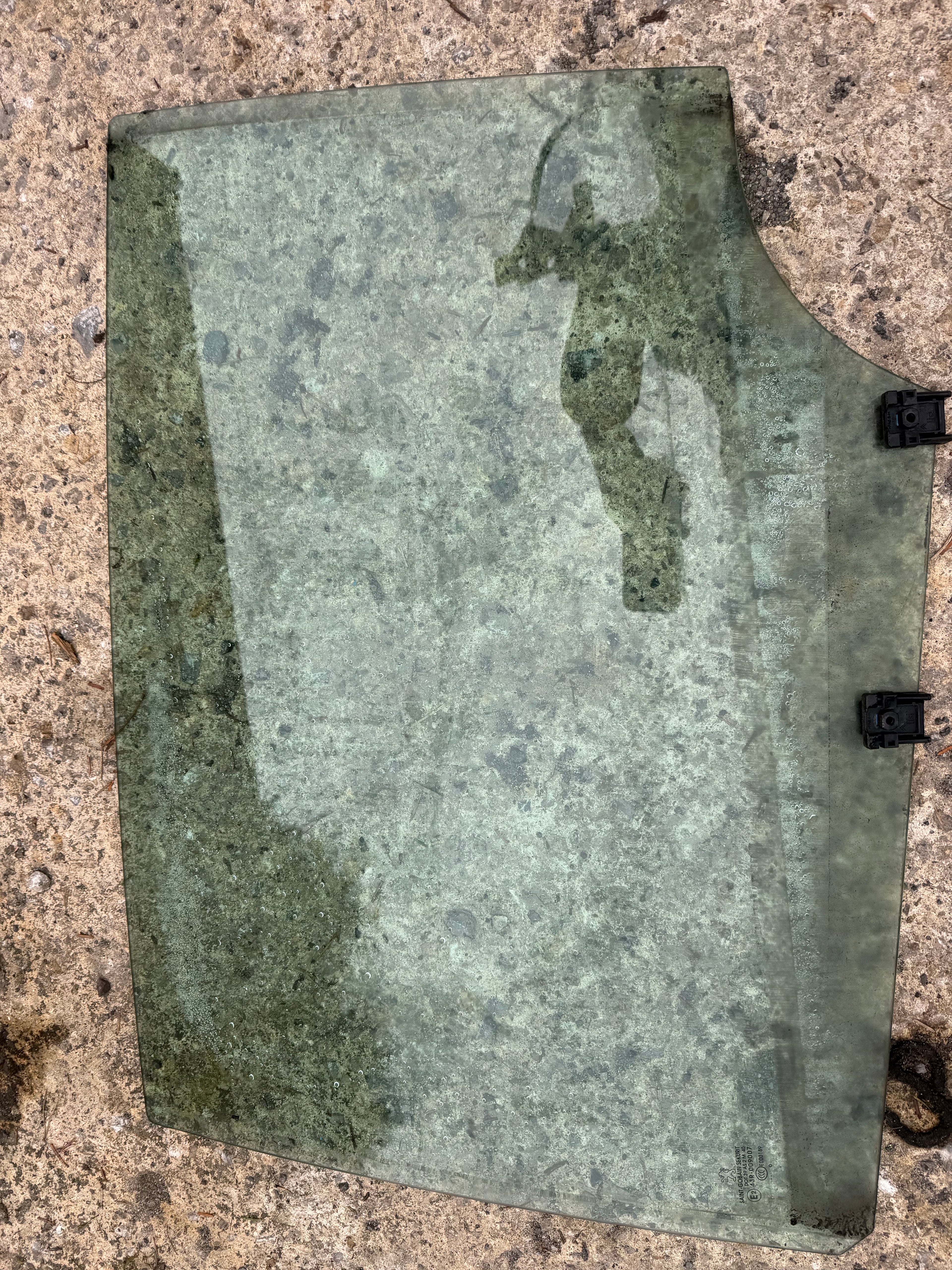 Peugeot 3008 2010 passenger rear window