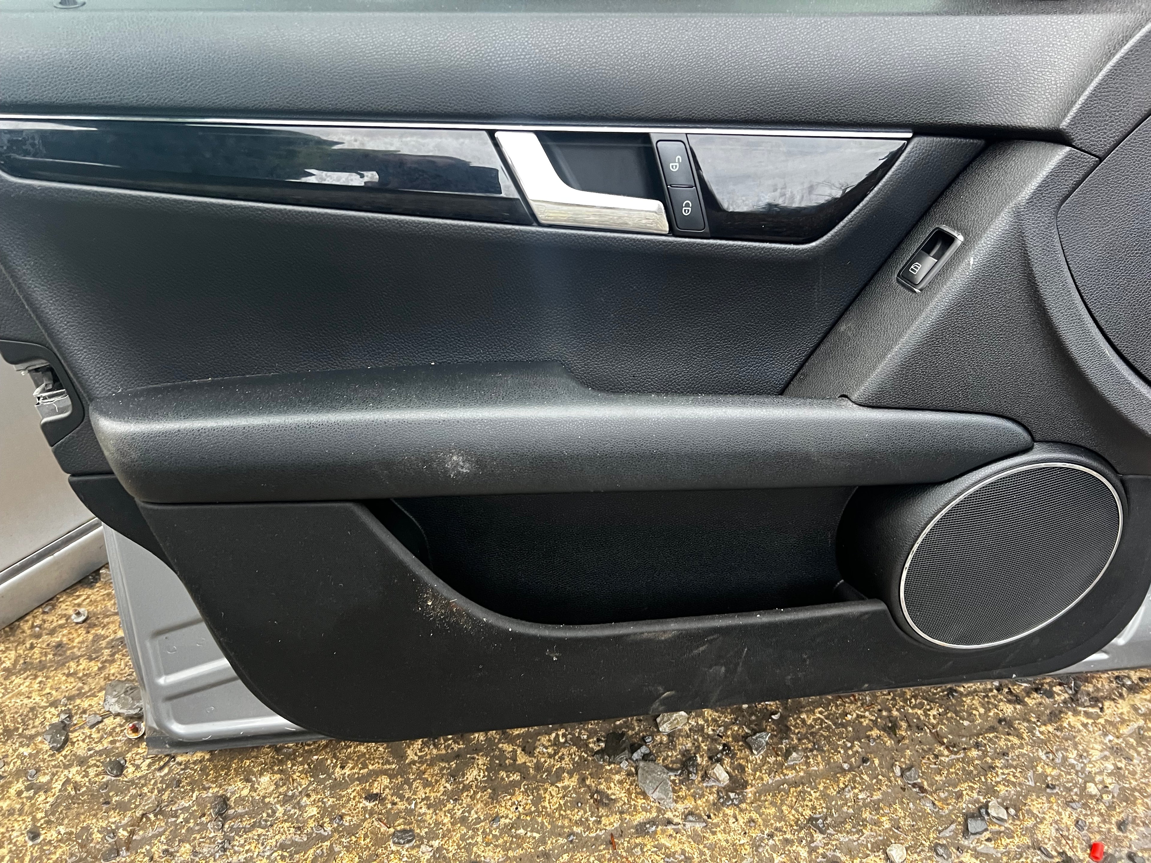 Mercedes c220 2007 passenger front door