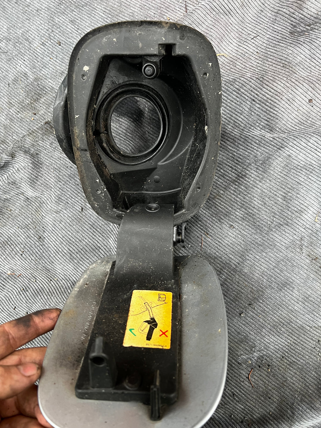 Ford Mondeo fuel cap cover 2009