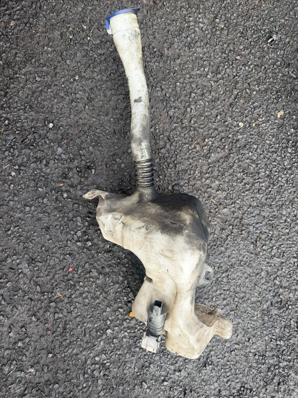 Peugeot 3008 2010 washer bottle and motor