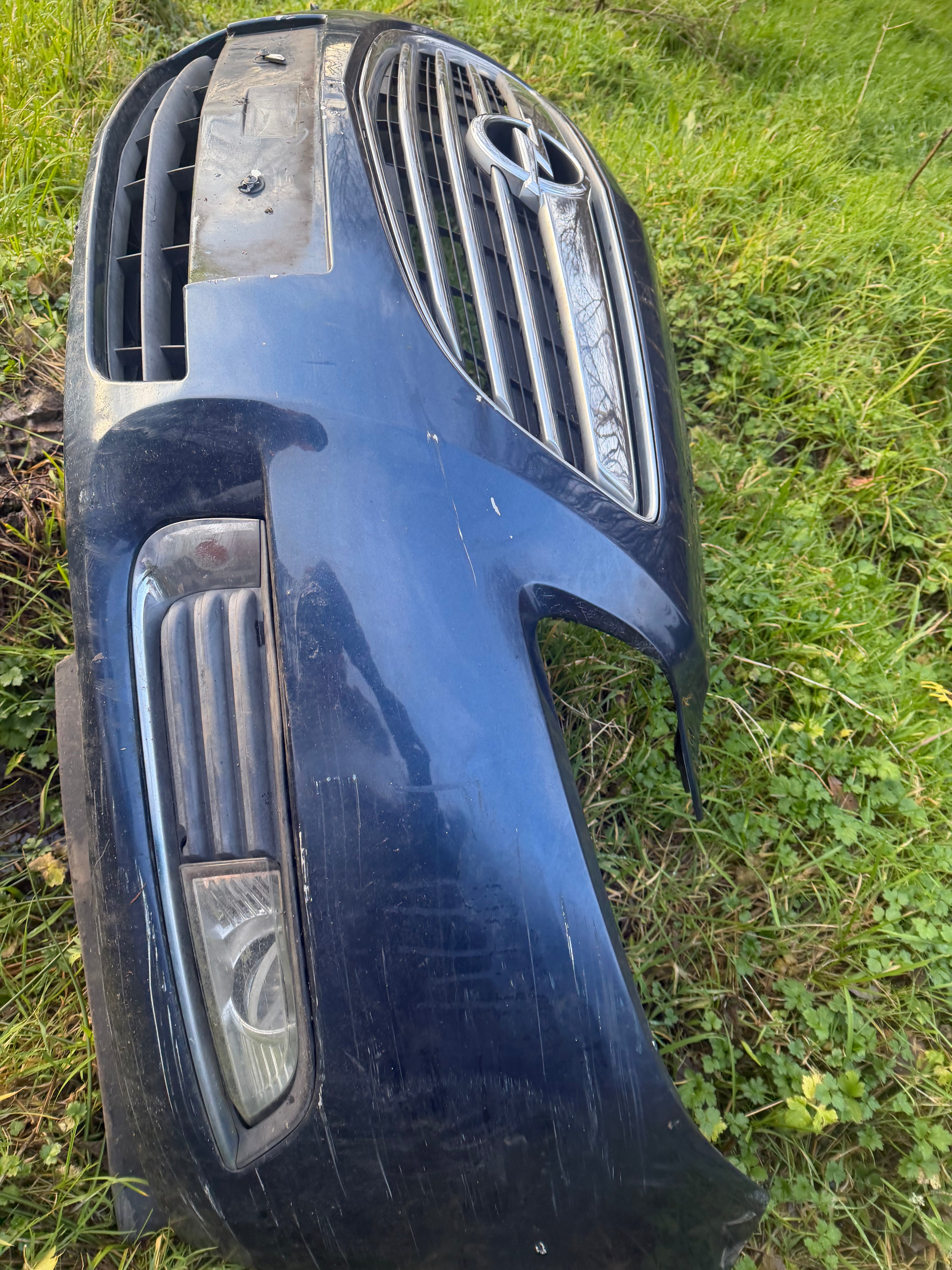 Insignia 2012 front bumper grills and fog lights