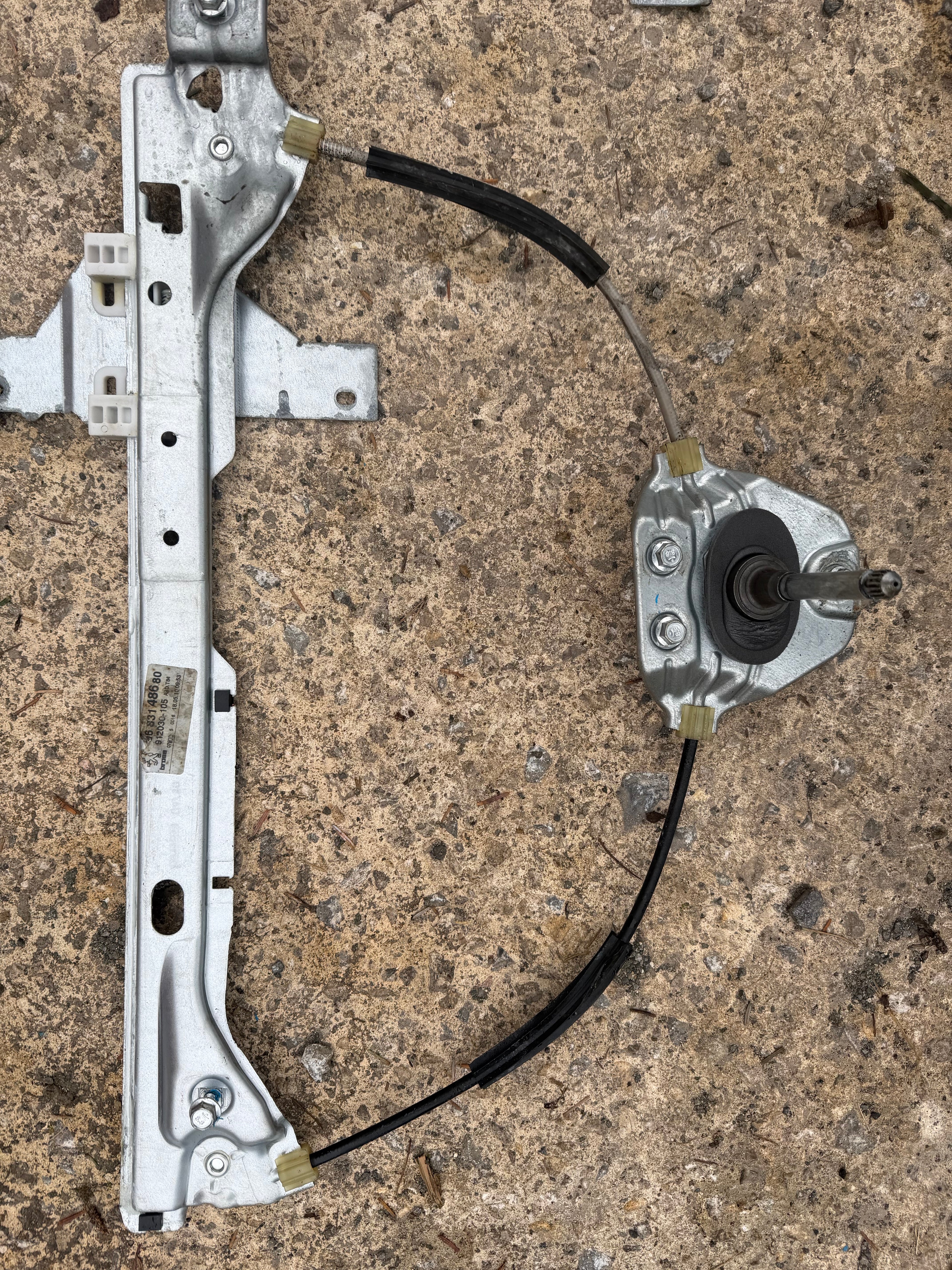 Peugeot 3008 2010 driver rear window reg