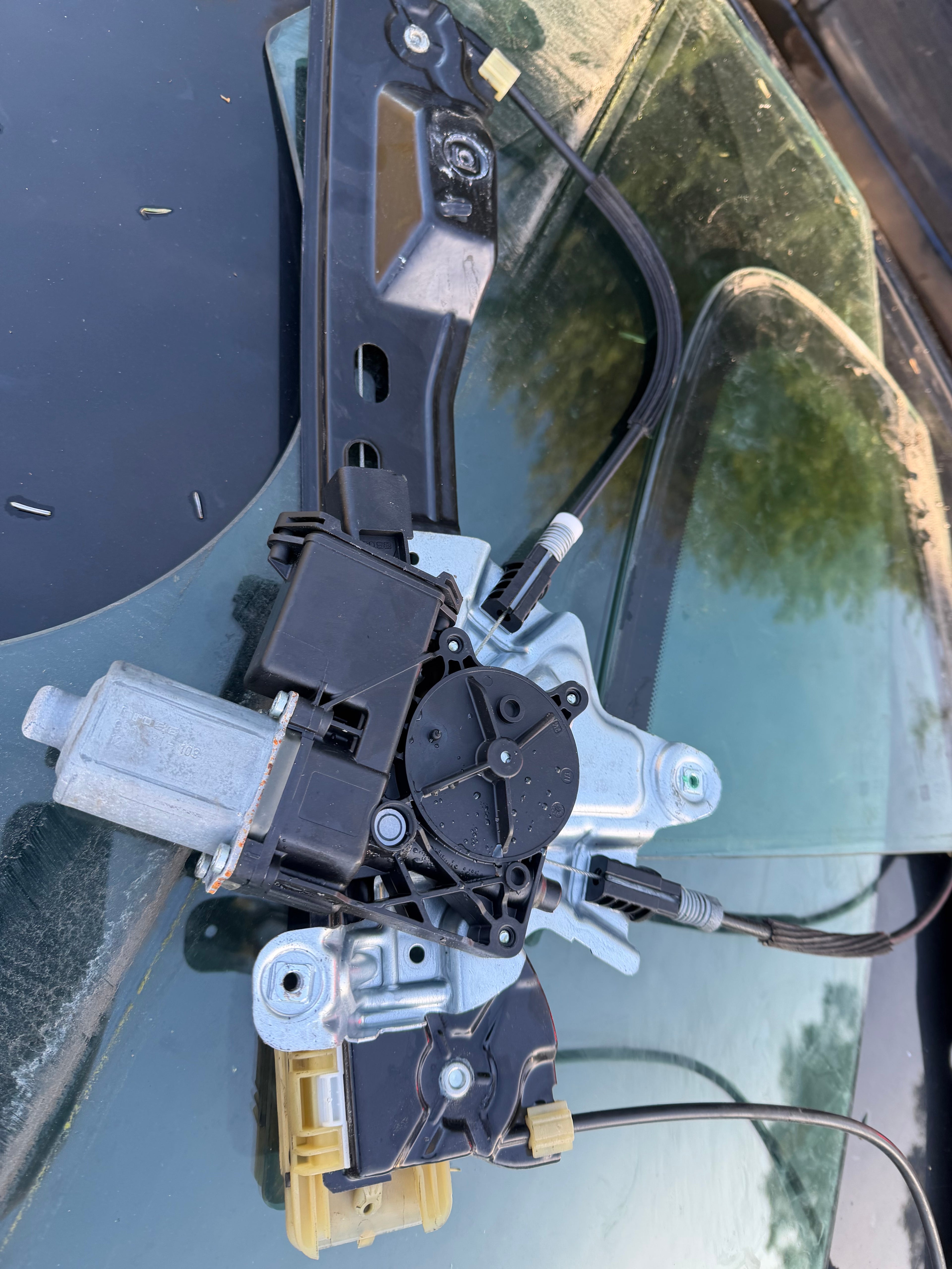 Insignia 2012 front window motor and regulator