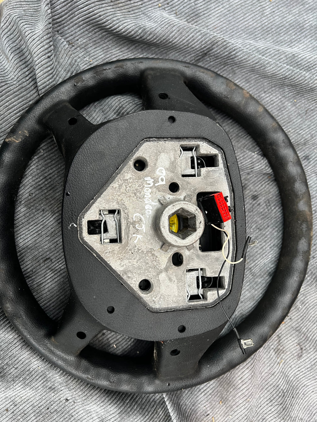 Ford Mondeo 2009 steering wheel