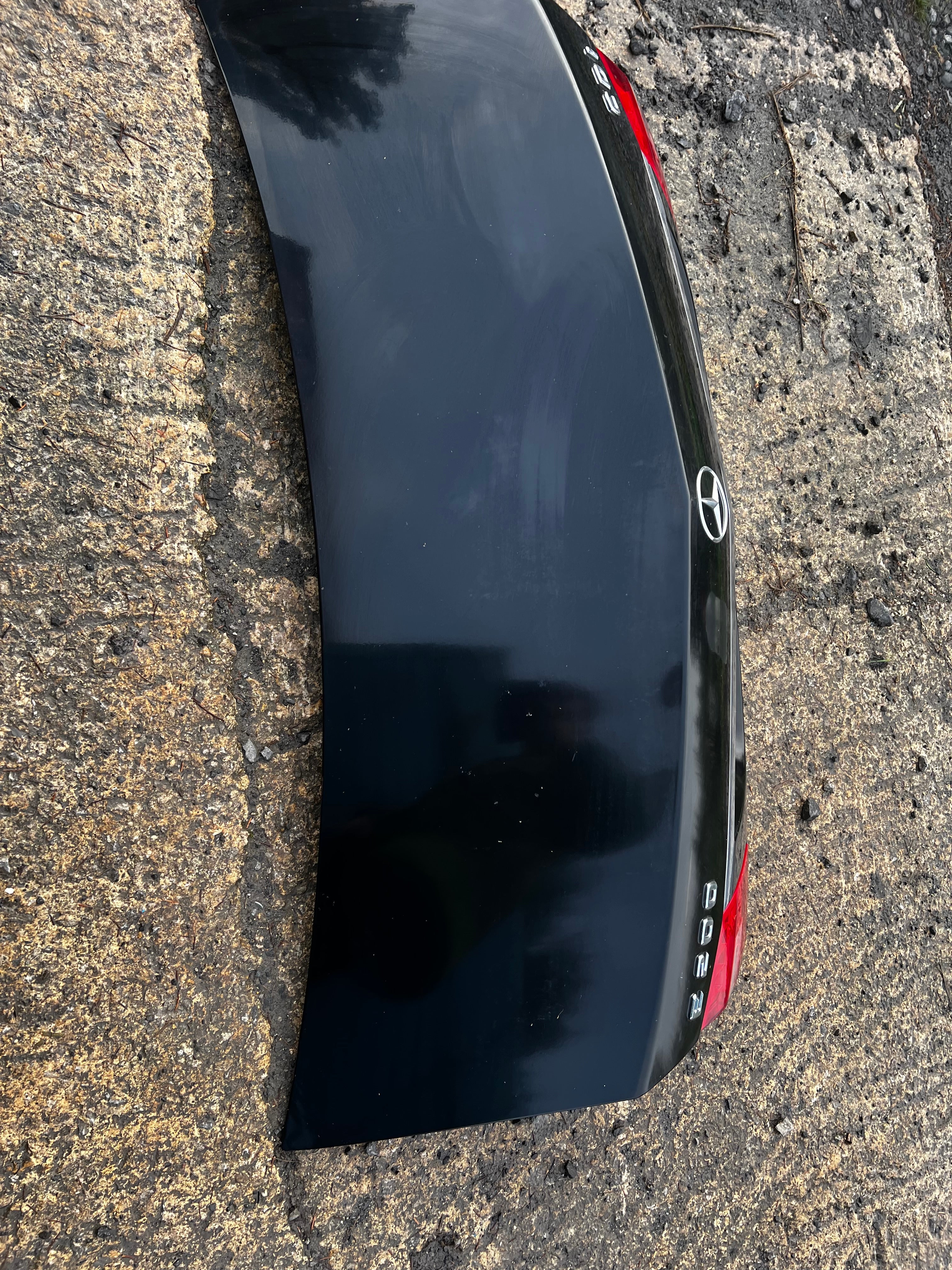 Mercedes e200 boot 2009