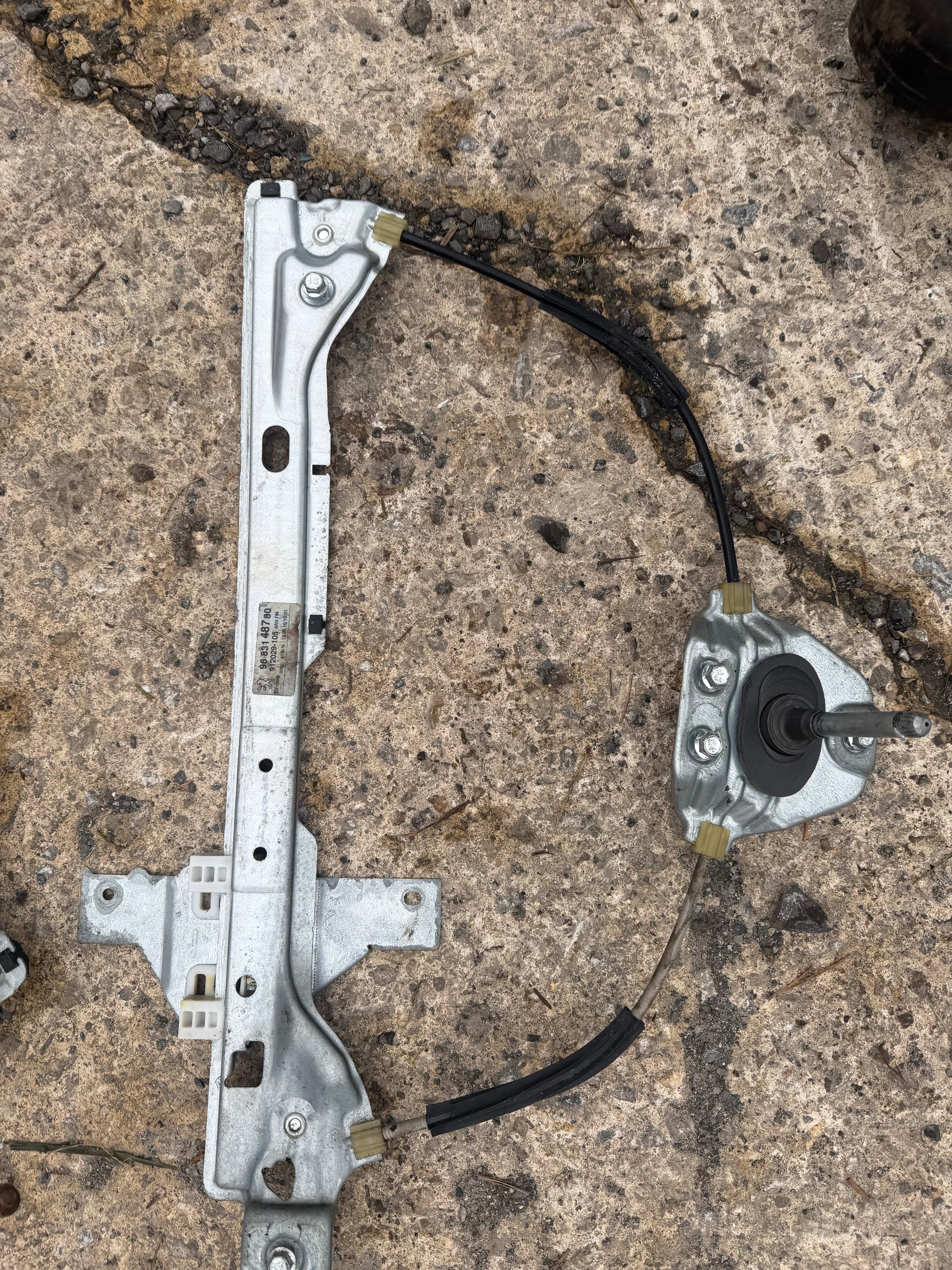 Peugeot 3008 2010 passenger rear window reg