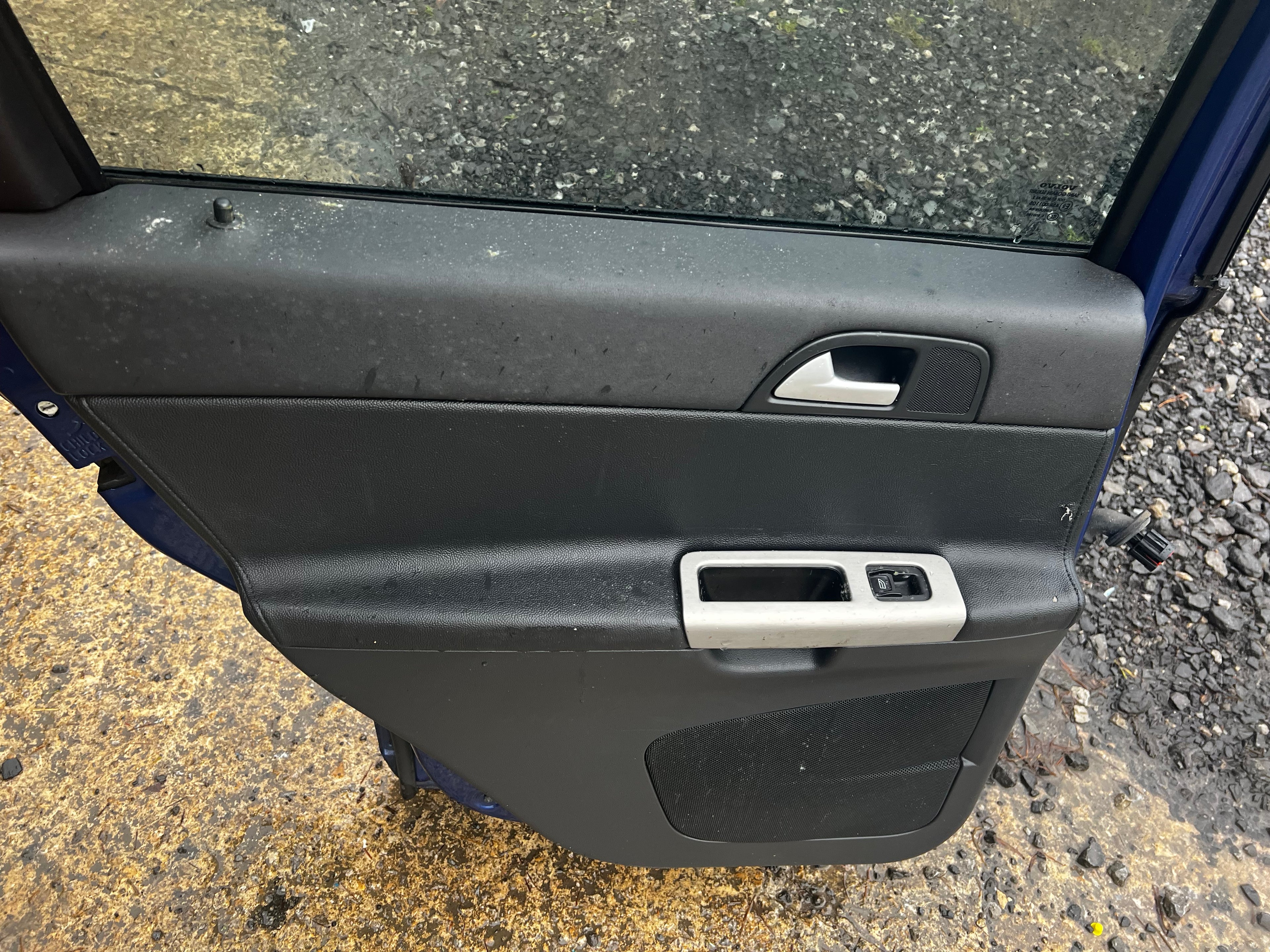 Volvo s40 2008 passenger rear door