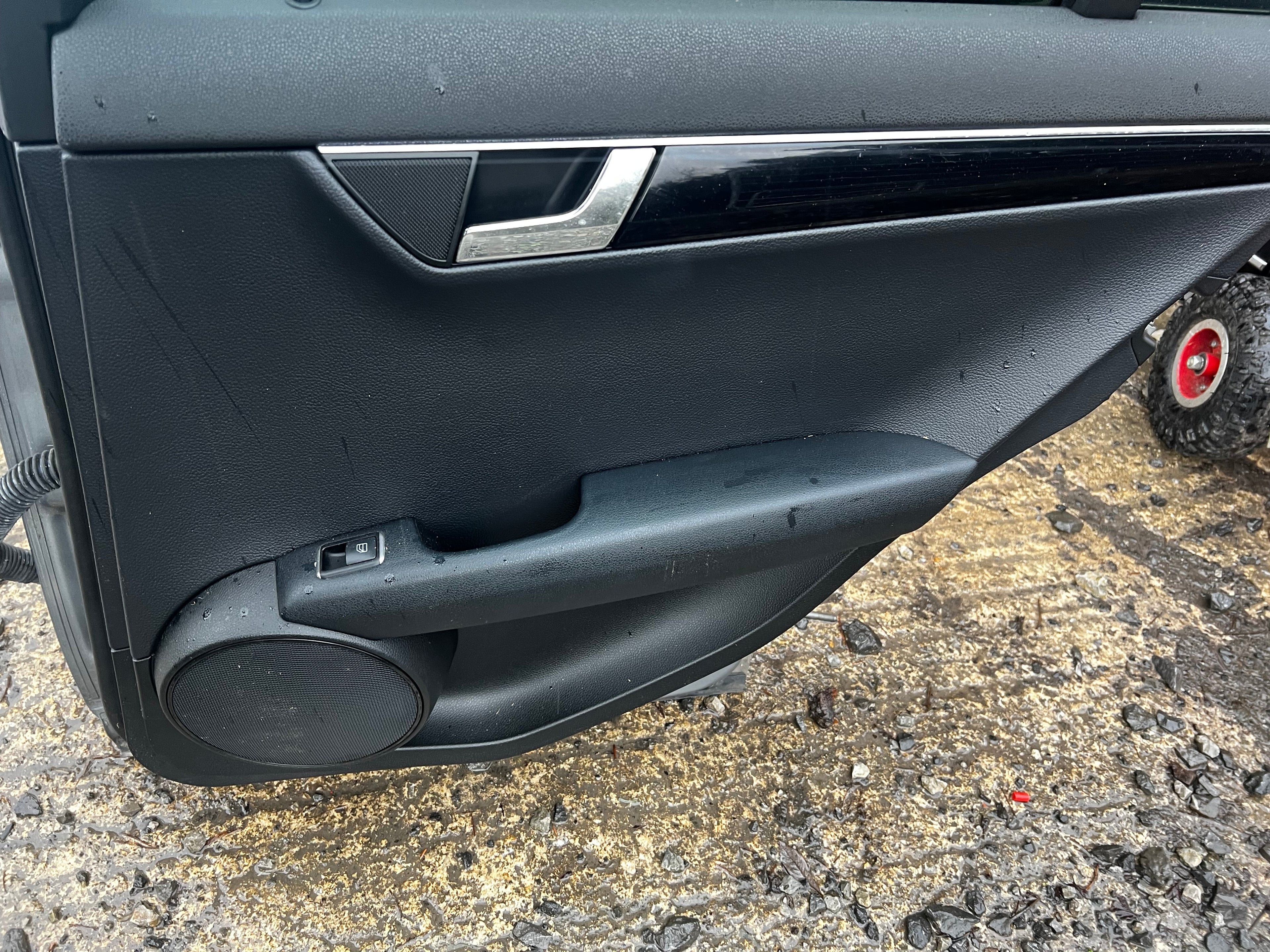Mercedes c220 2007 rear driver door