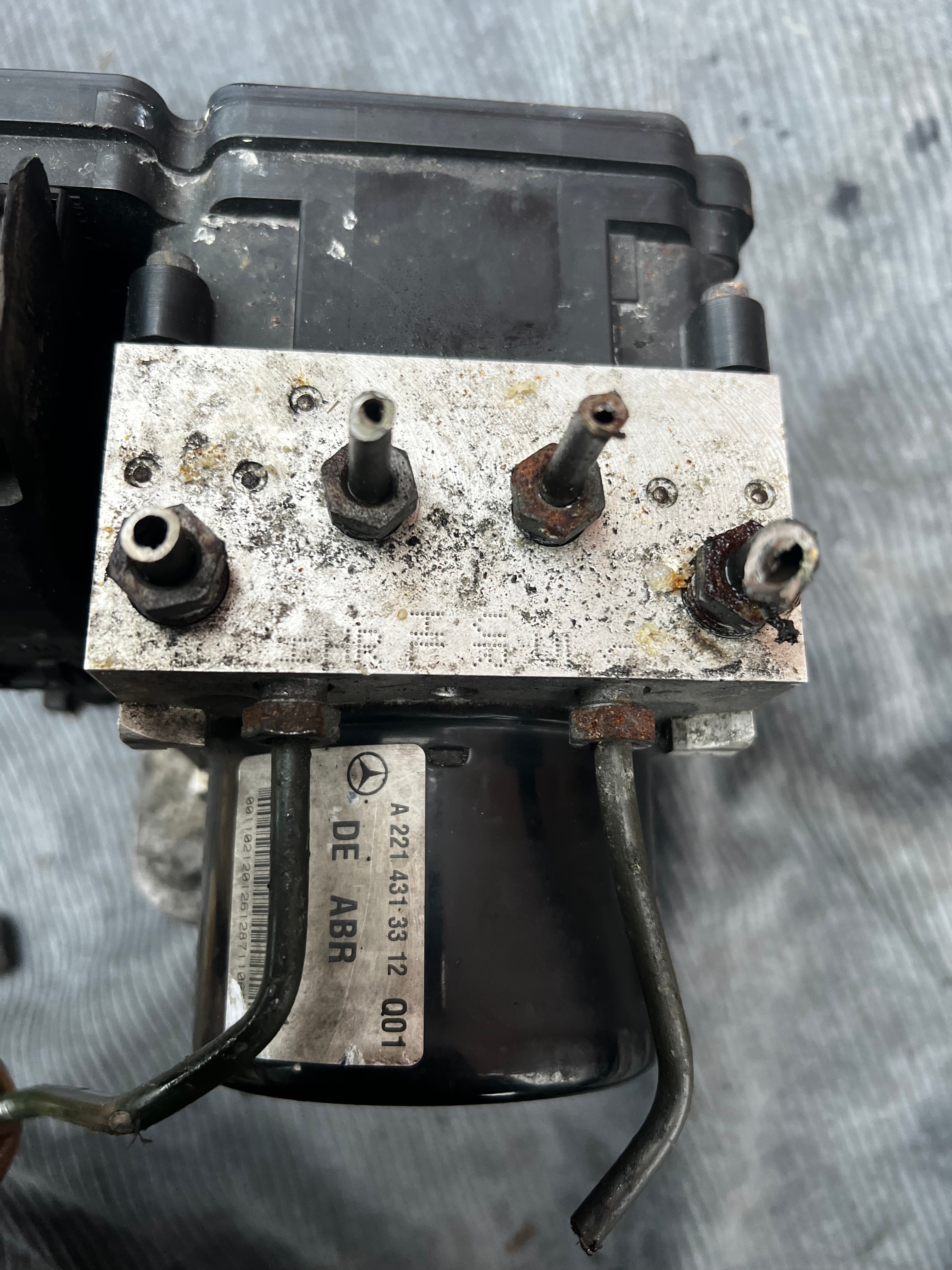 Mercedes Benz s320 abs unit